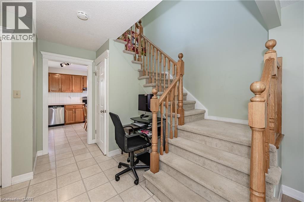 108 Jackpine Place, Waterloo, Ontario  N2V 1T1 - Photo 3 - 40782000