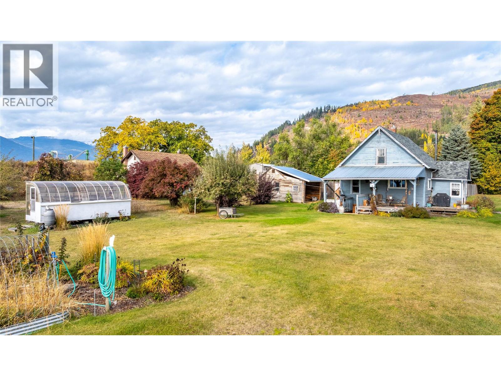 1015 Winlaw Road, Creston, British Columbia  V0B 2N1 - Photo 2 - 10366711