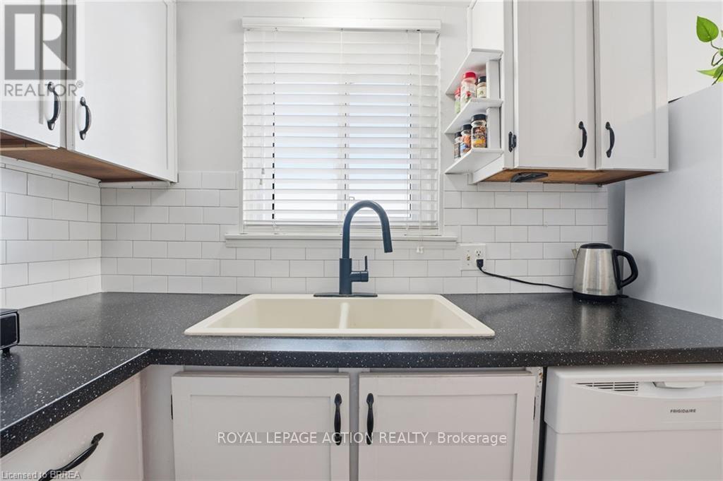 36 King's Hill Lane, Brantford, Ontario  N3T 6A4 - Photo 10 - X12481317