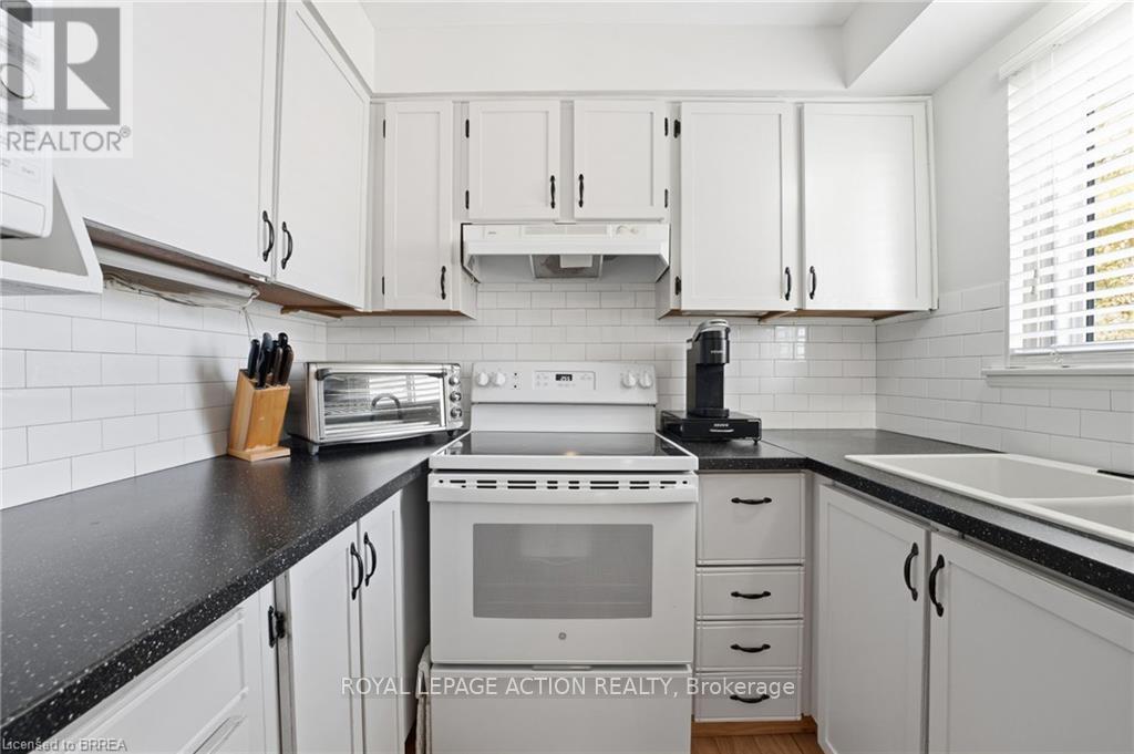 36 King's Hill Lane, Brantford, Ontario  N3T 6A4 - Photo 11 - X12481317