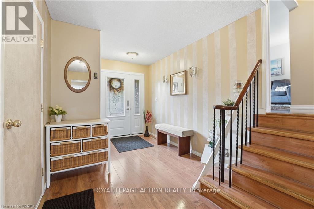 36 King's Hill Lane, Brantford, Ontario  N3T 6A4 - Photo 3 - X12481317