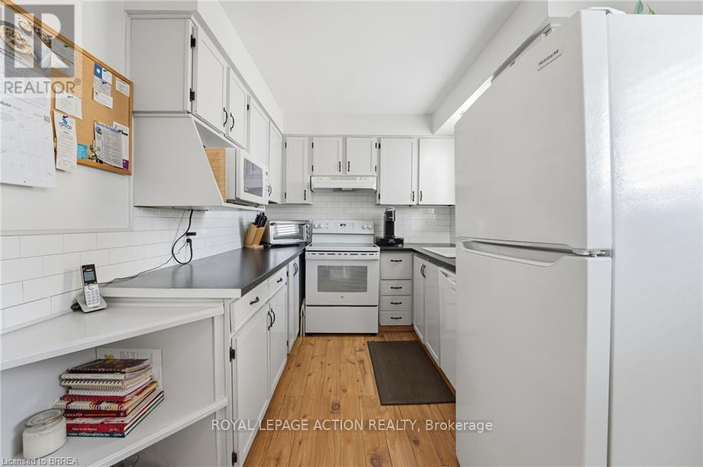 36 King's Hill Lane, Brantford, Ontario  N3T 6A4 - Photo 9 - X12481317