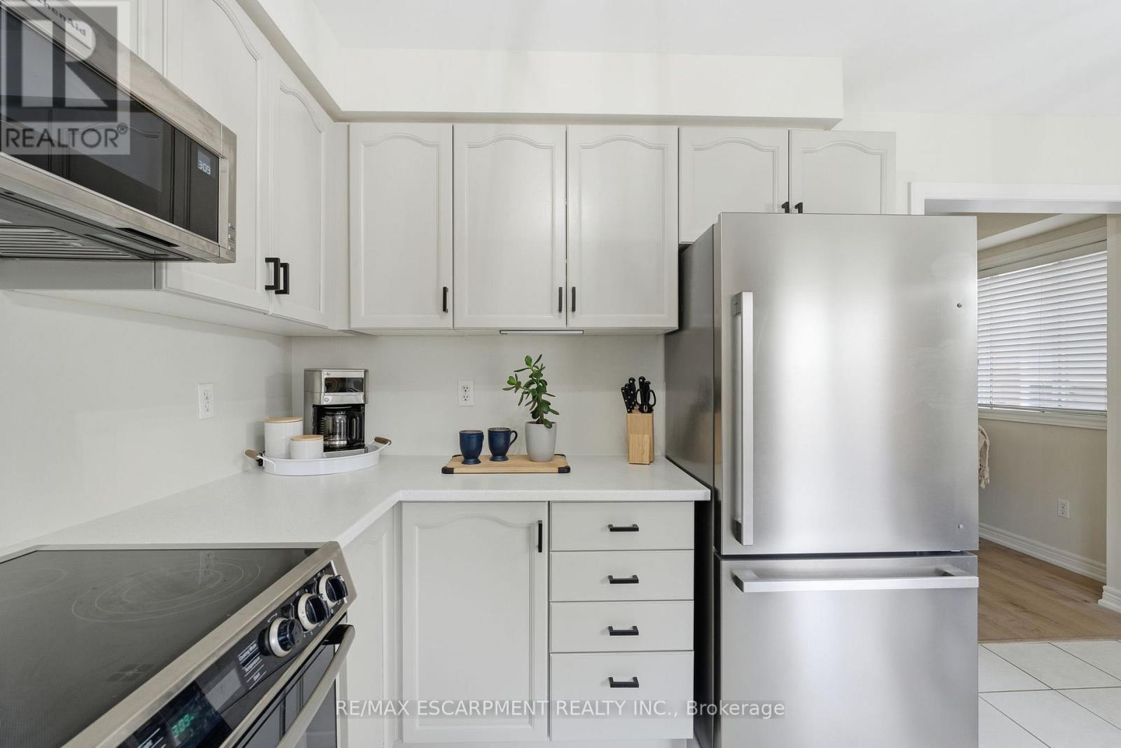 9 Slater Court, Hamilton, Ontario  L8B 0K8 - Photo 15 - X12481322