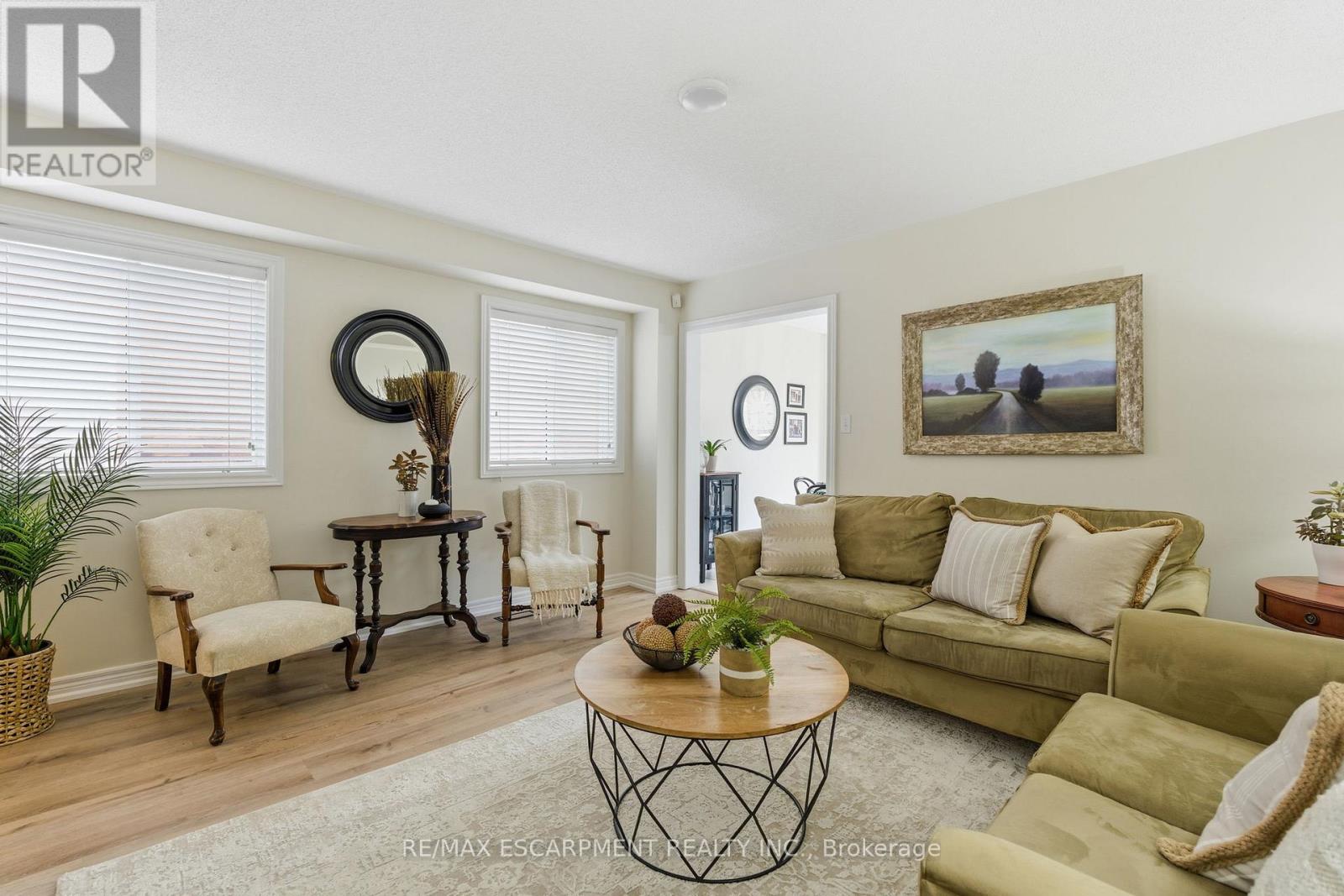 9 Slater Court, Hamilton, Ontario  L8B 0K8 - Photo 6 - X12481322