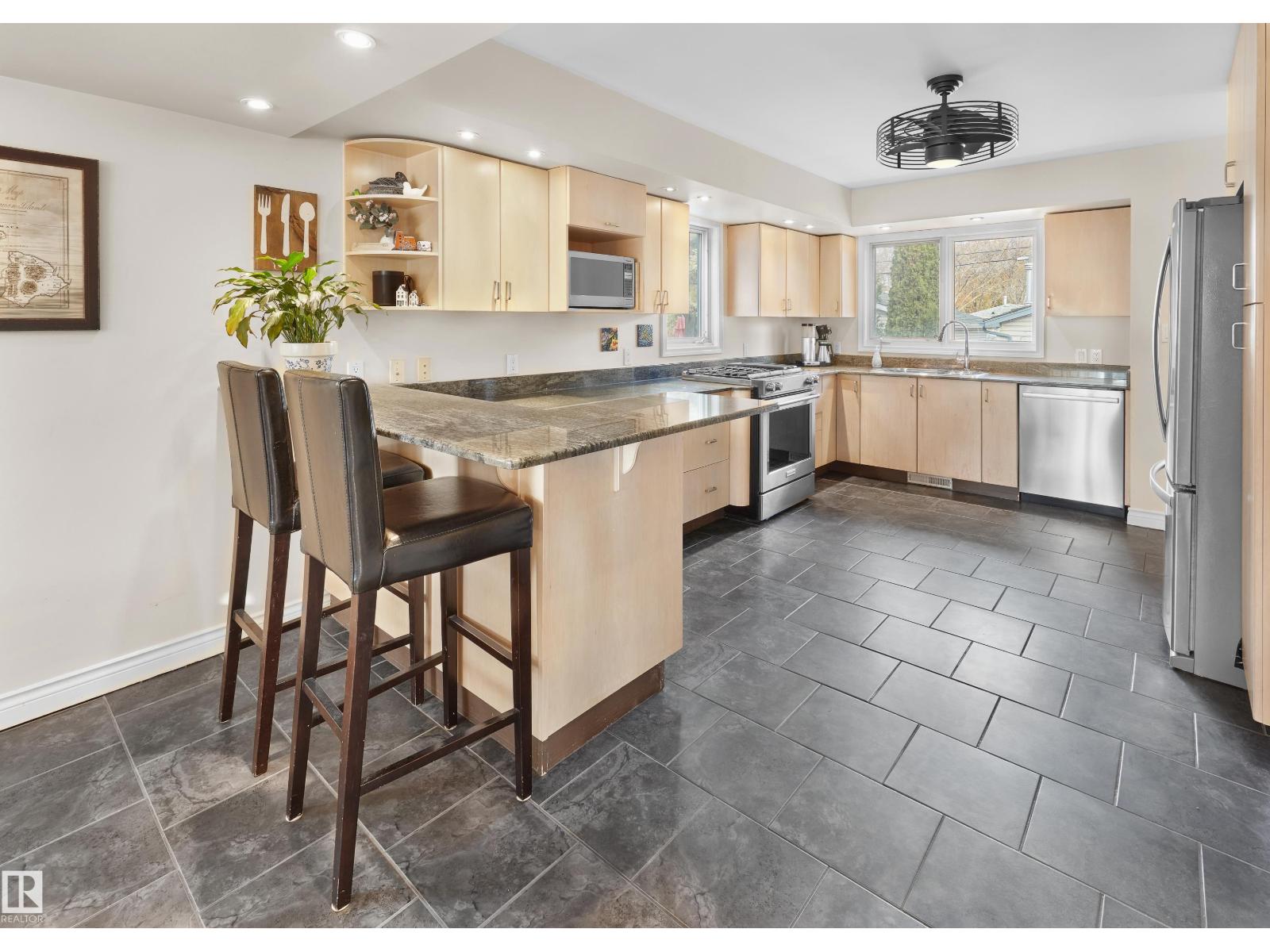 10690 63 Av Nw, Edmonton, Alberta  T6H 1P7 - Photo 7 - E4463439