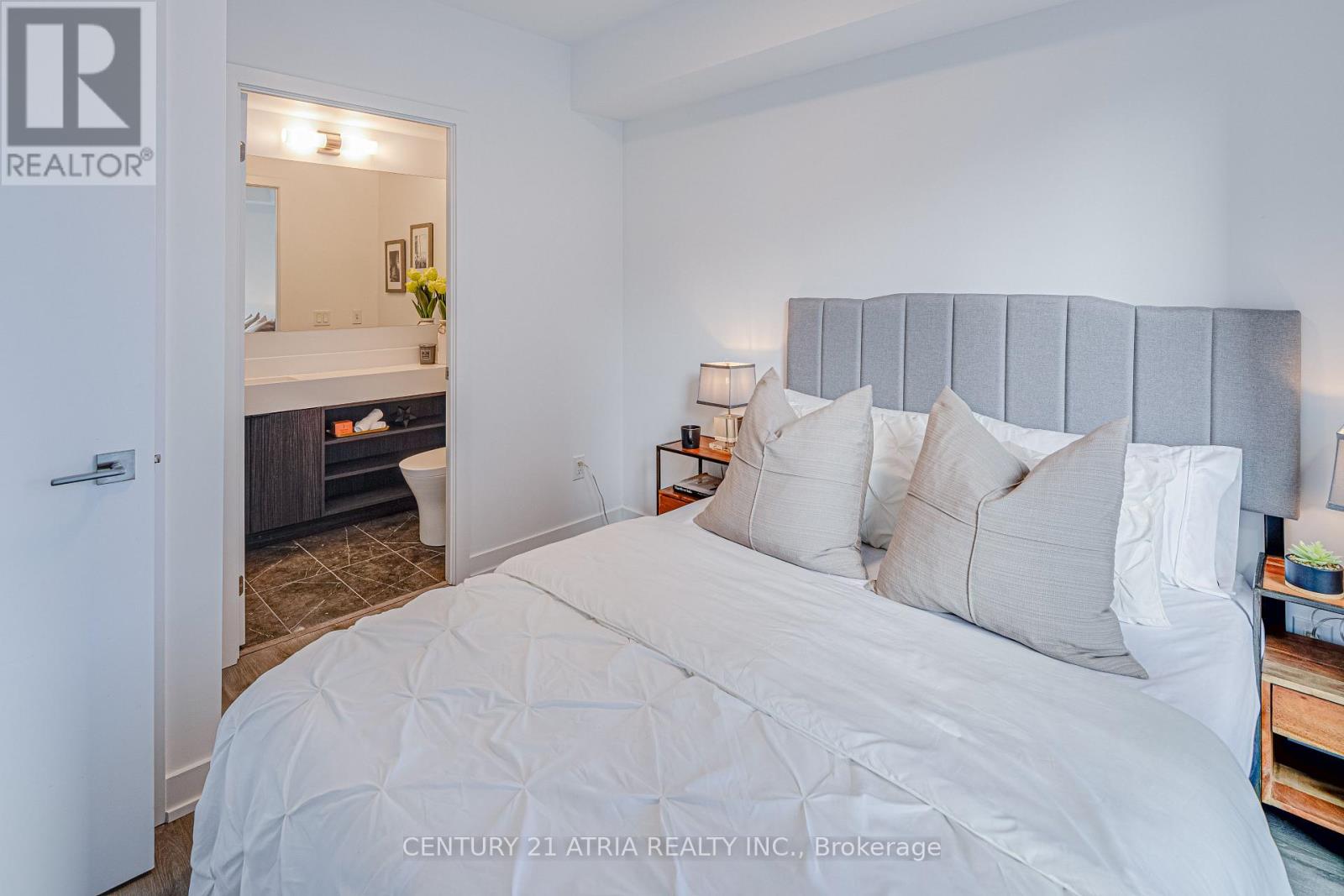2308 - 252 Church Street, Toronto, Ontario  M5B 0E6 - Photo 8 - C12478240