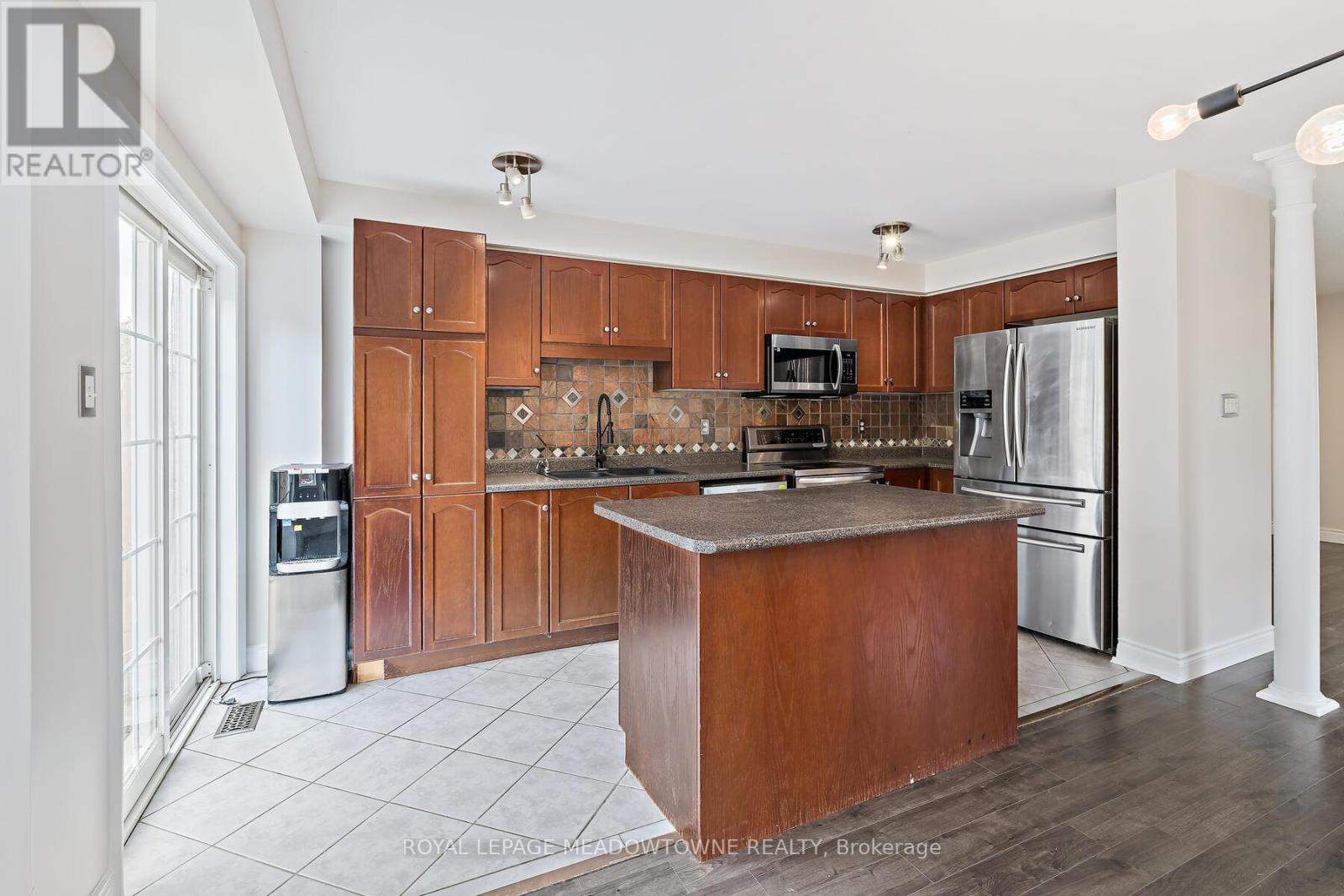 128 Dominion Gardens Drive, Halton Hills (Georgetown), Ontario  L7G 6B6 - Photo 12 - W12480194