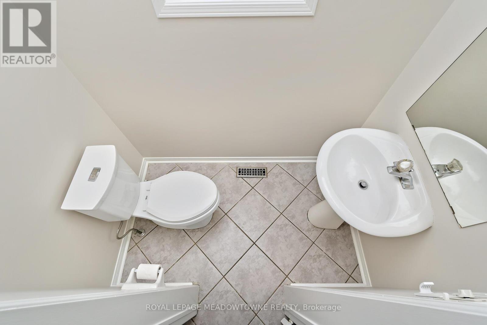 128 Dominion Gardens Drive, Halton Hills (Georgetown), Ontario  L7G 6B6 - Photo 14 - W12480194
