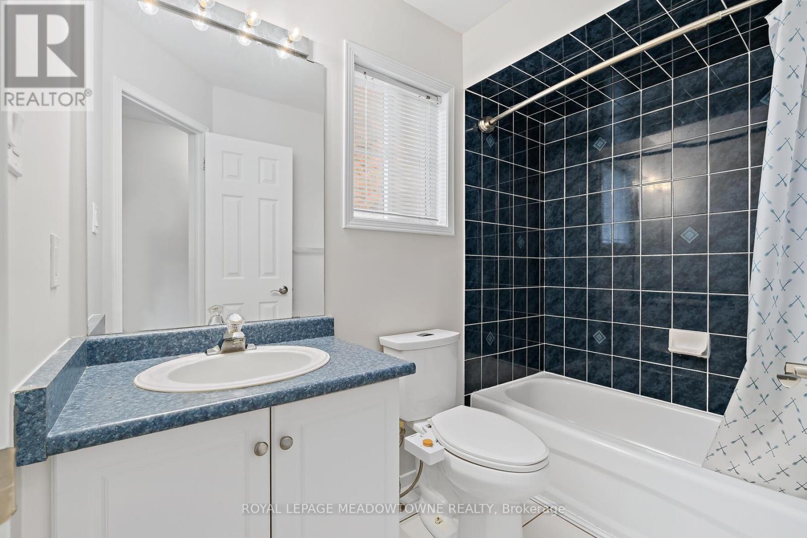 128 Dominion Gardens Drive, Halton Hills (Georgetown), Ontario  L7G 6B6 - Photo 23 - W12480194
