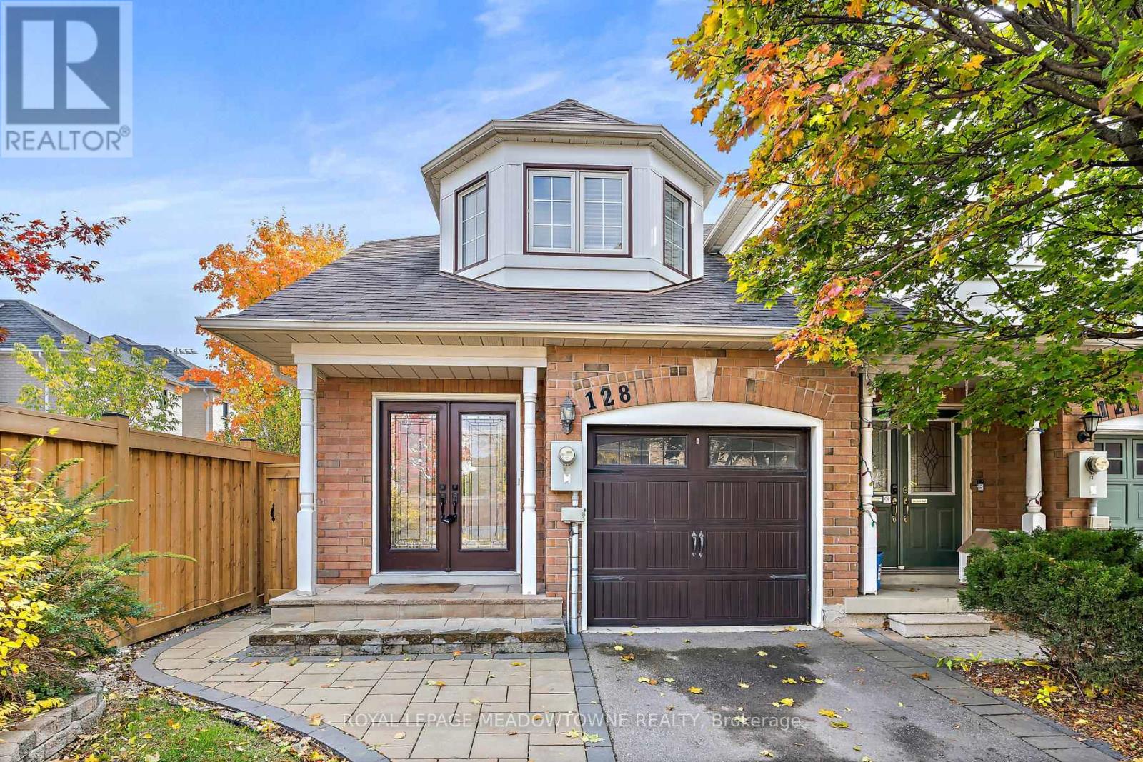 128 Dominion Gardens Drive, Halton Hills (Georgetown), Ontario  L7G 6B6 - Photo 2 - W12480194