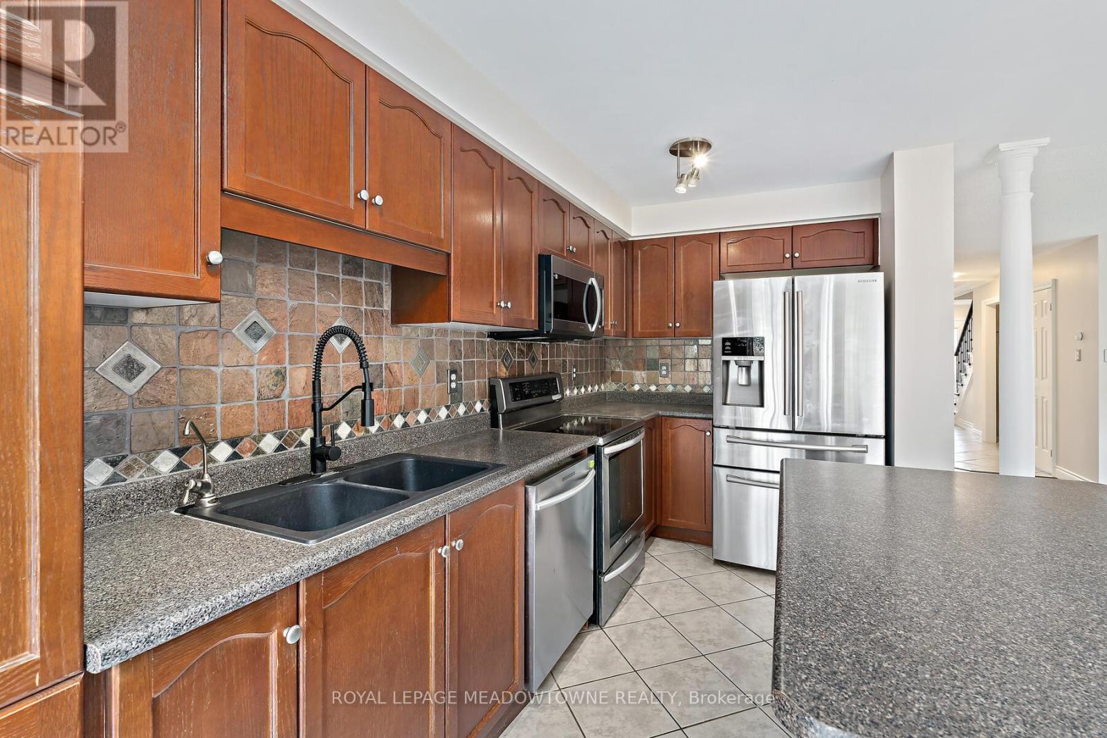 128 Dominion Gardens Drive, Halton Hills (Georgetown), Ontario  L7G 6B6 - Photo 13 - W12480194