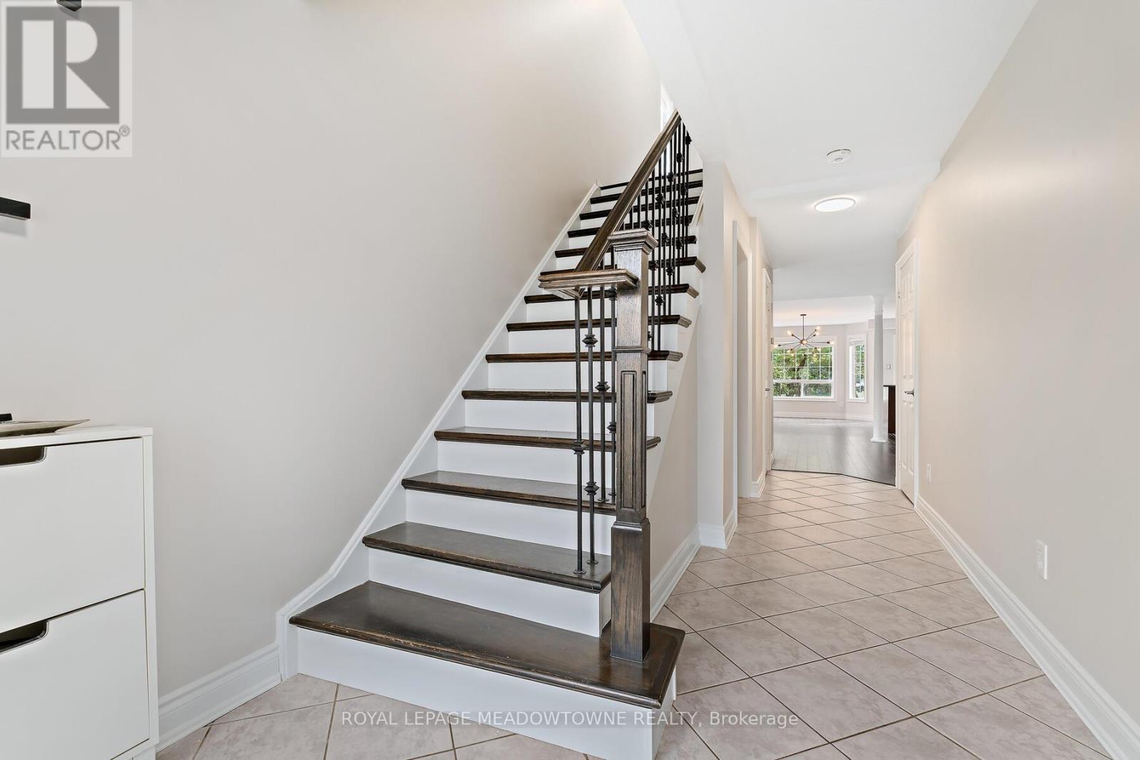128 Dominion Gardens Drive, Halton Hills (Georgetown), Ontario  L7G 6B6 - Photo 15 - W12480194
