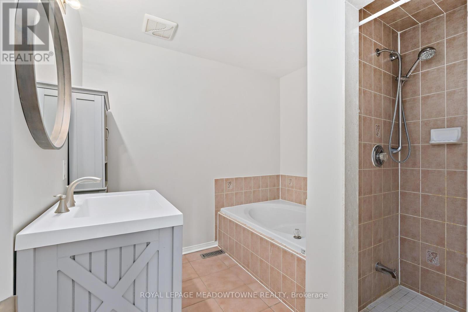 128 Dominion Gardens Drive, Halton Hills (Georgetown), Ontario  L7G 6B6 - Photo 19 - W12480194