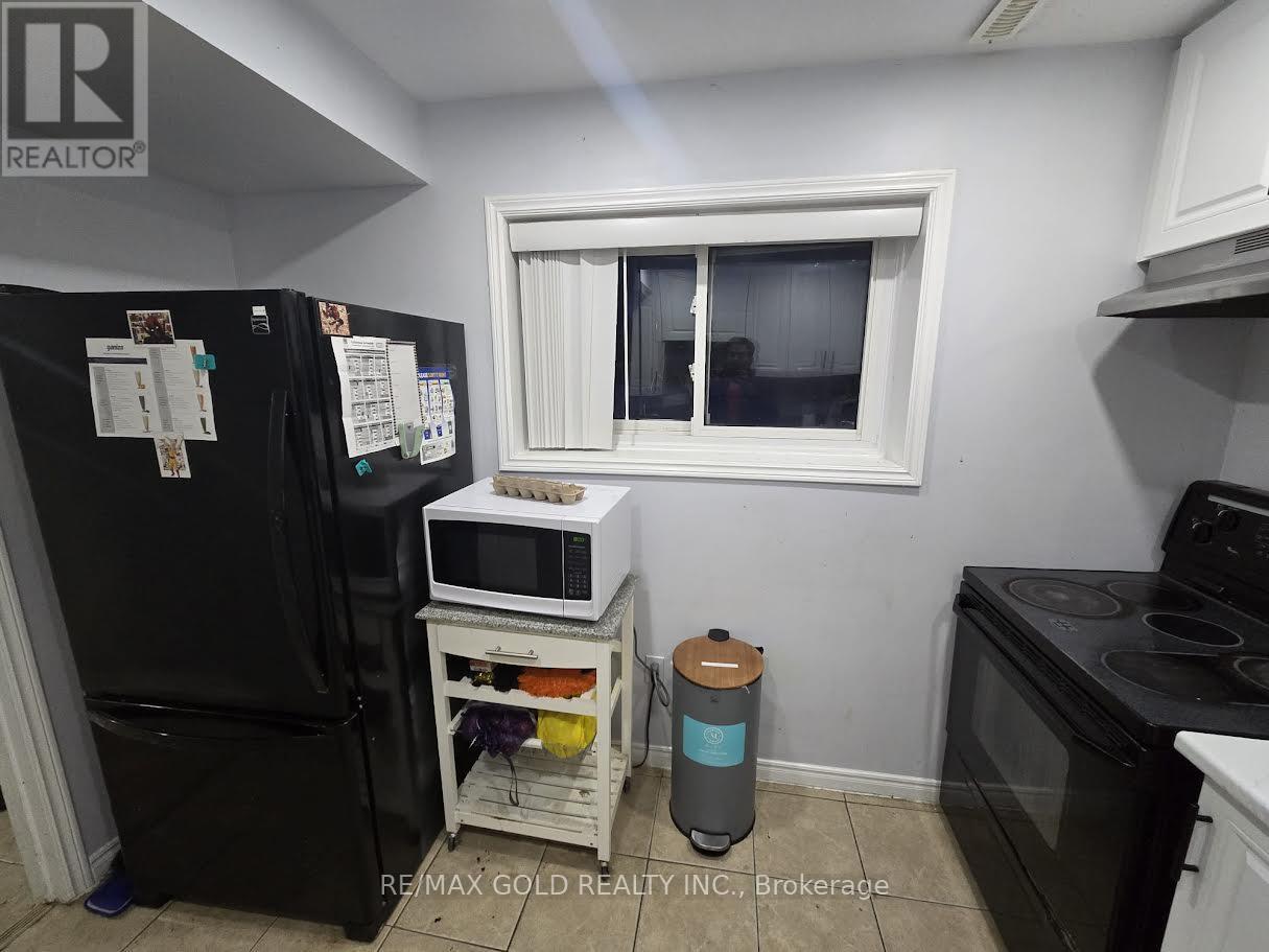 56 Tumbleweed Crescent, London South, Ontario  N6E 2N7 - Photo 6 - X12446216