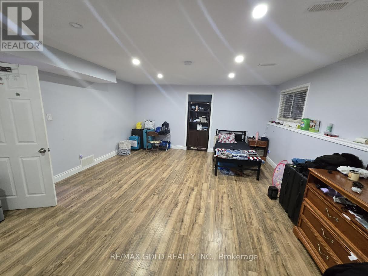 56 Tumbleweed Crescent, London South, Ontario  N6E 2N7 - Photo 3 - X12446216