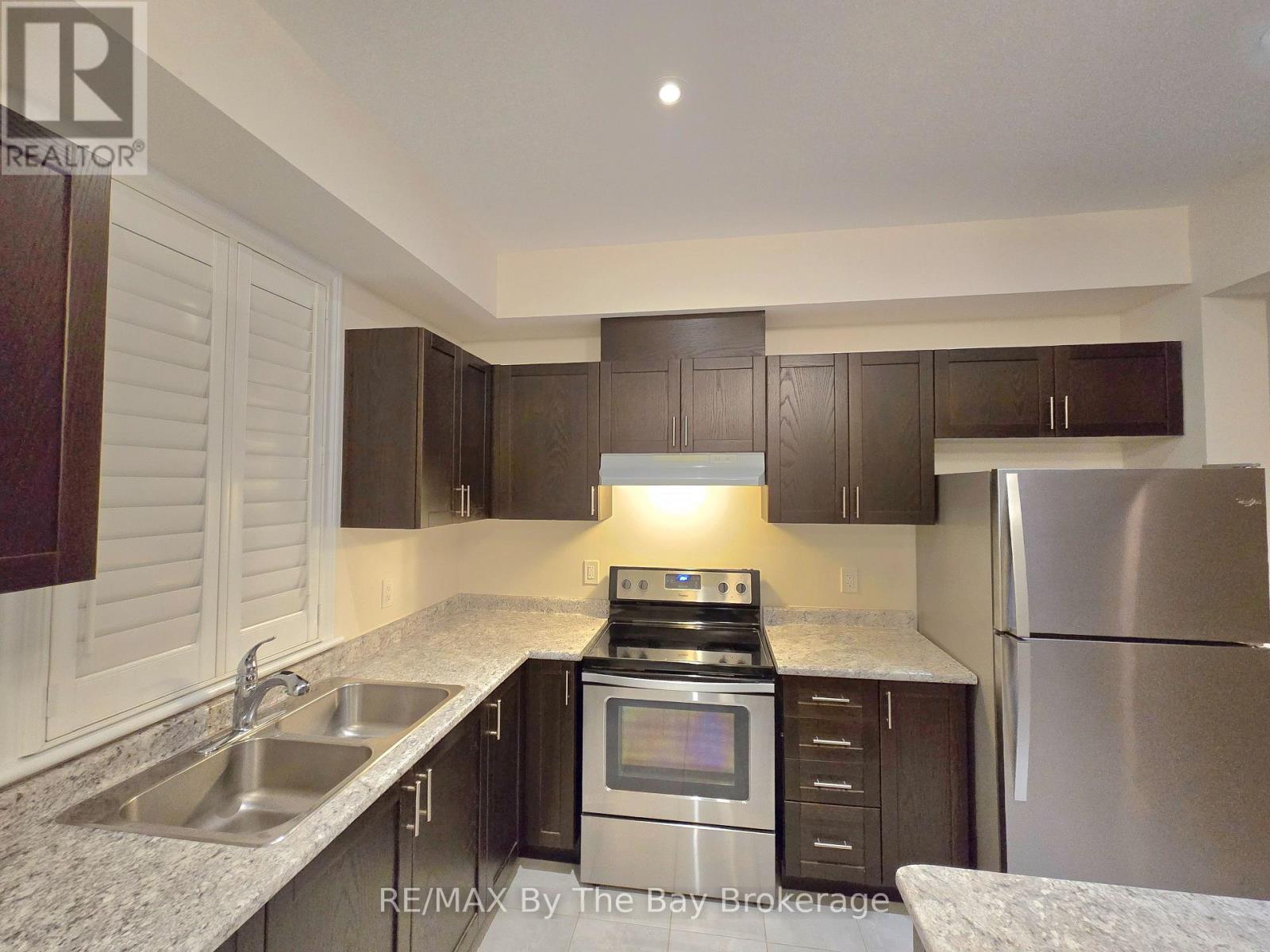 3 Cristiano Avenue, Wasaga Beach, Ontario  L9Y 1P2 - Photo 8 - S12481495