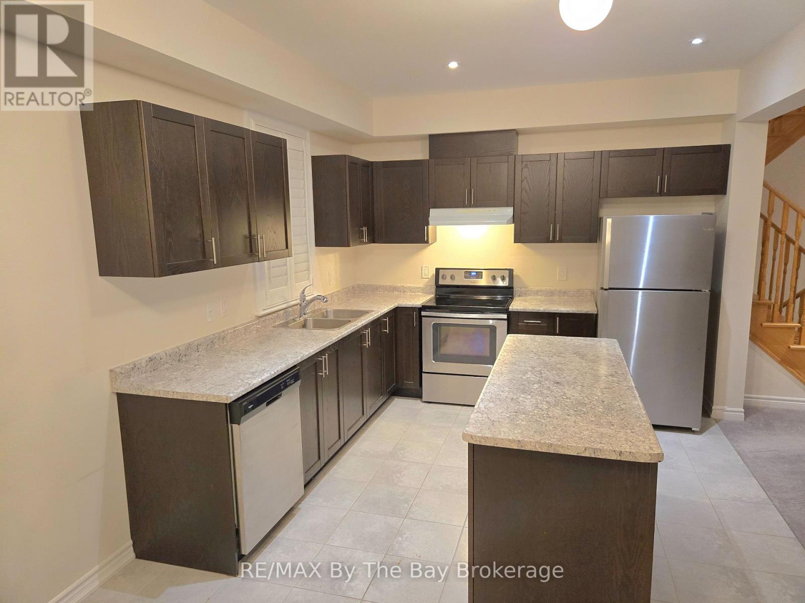 3 Cristiano Avenue, Wasaga Beach, Ontario  L9Y 1P2 - Photo 9 - S12481495