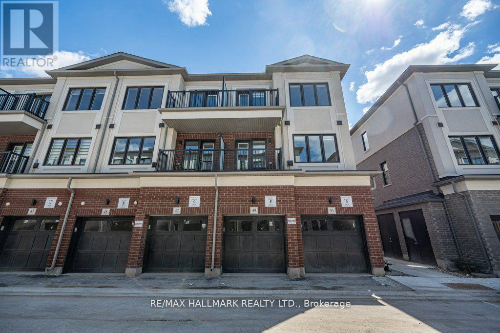 49 Matawin Lane, Richmond Hill, Ontario  L4B 0H8 - Photo 3 - N12481370