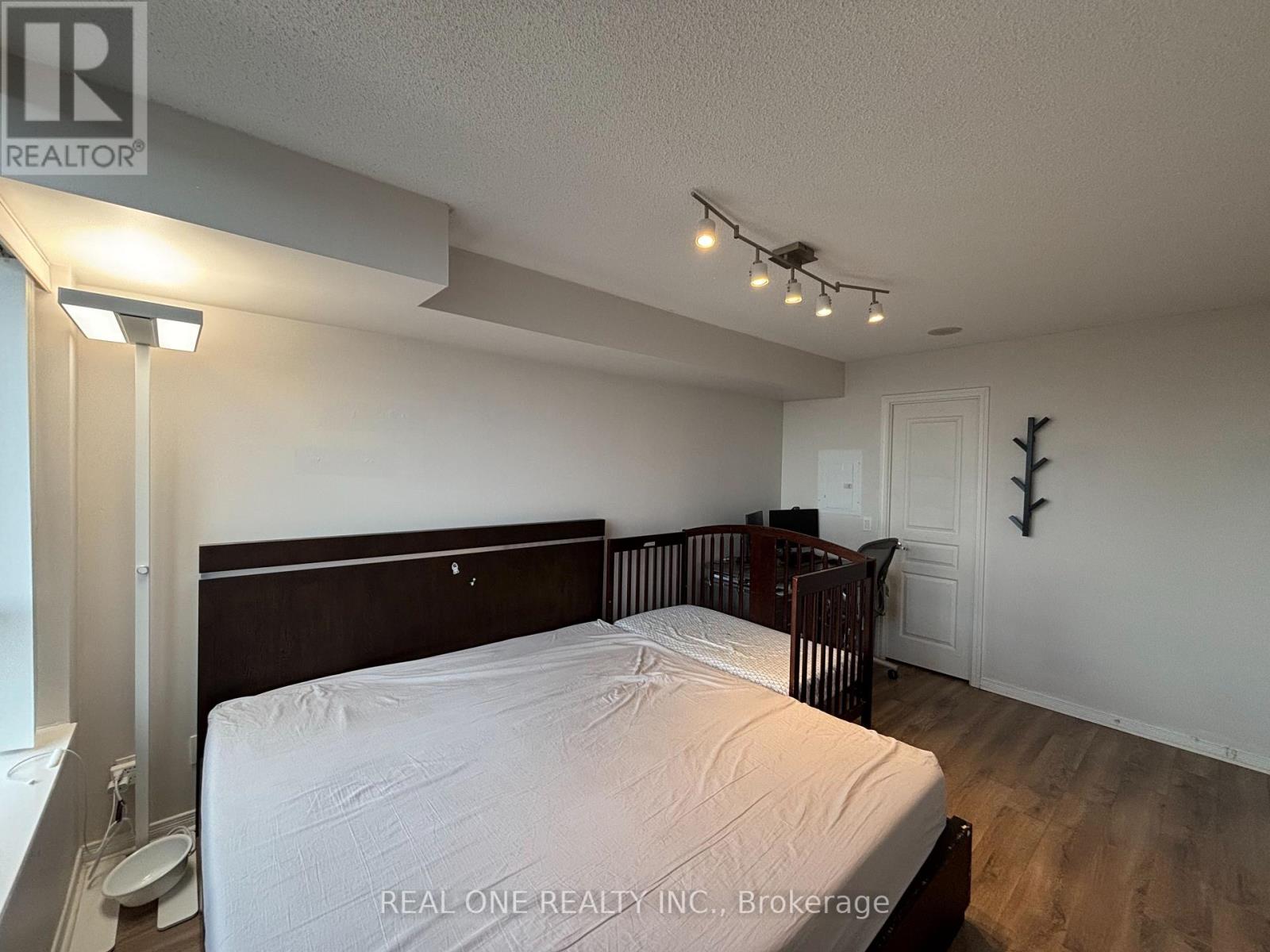 1203 - 310 Red Maple Road, Richmond Hill, Ontario  L4C 0T7 - Photo 8 - N12481406