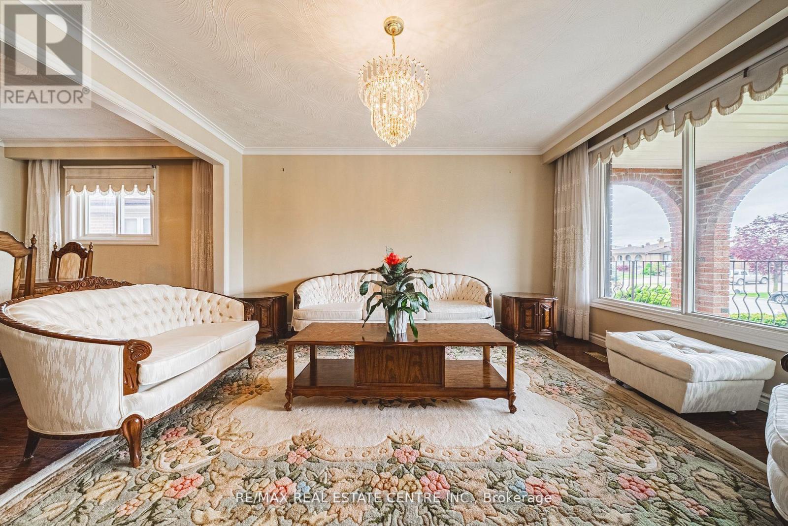 665 Woodbridge Avenue, Vaughan, Ontario  L4L 2T9 - Photo 14 - N12310349