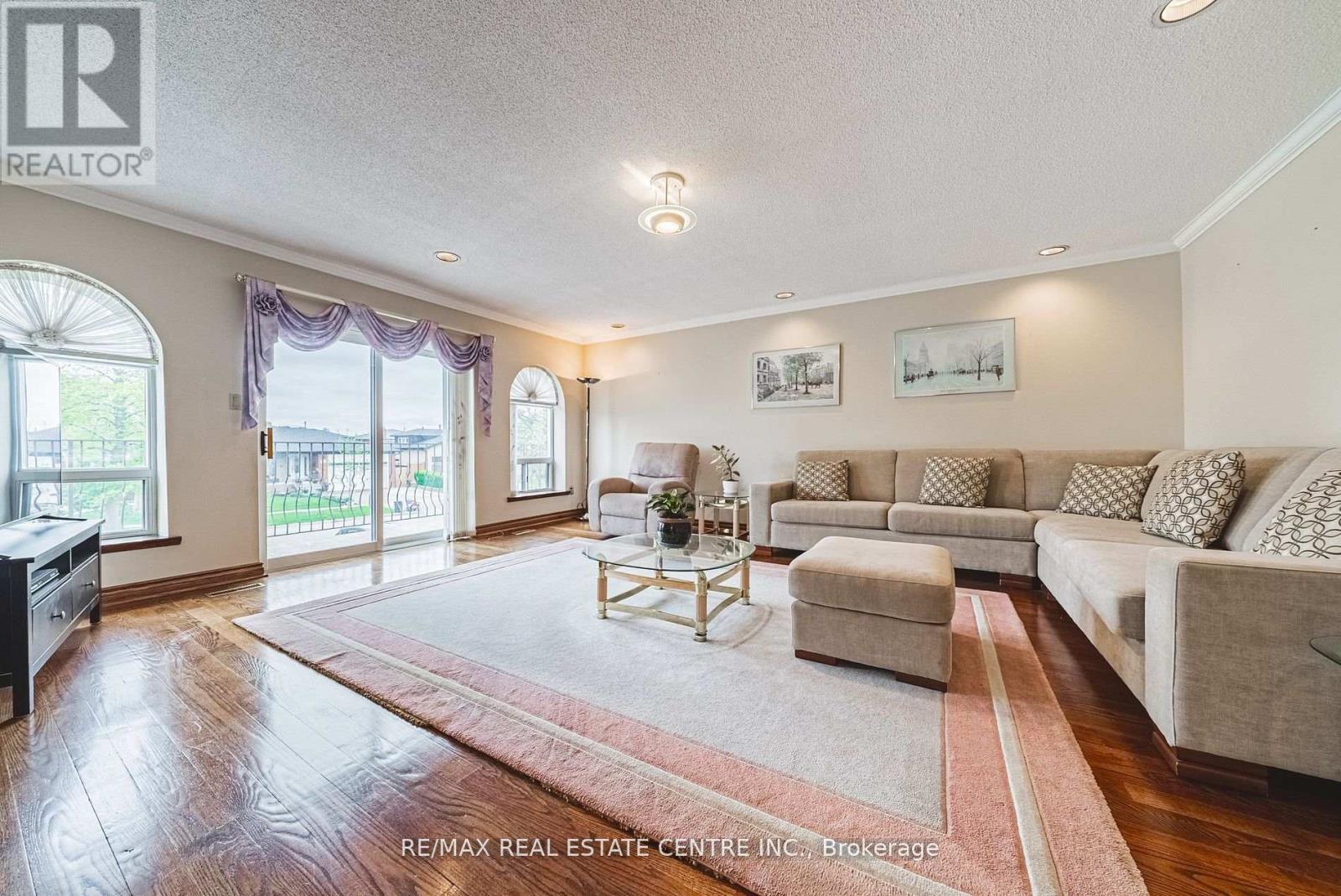 665 Woodbridge Avenue, Vaughan, Ontario  L4L 2T9 - Photo 9 - N12310349