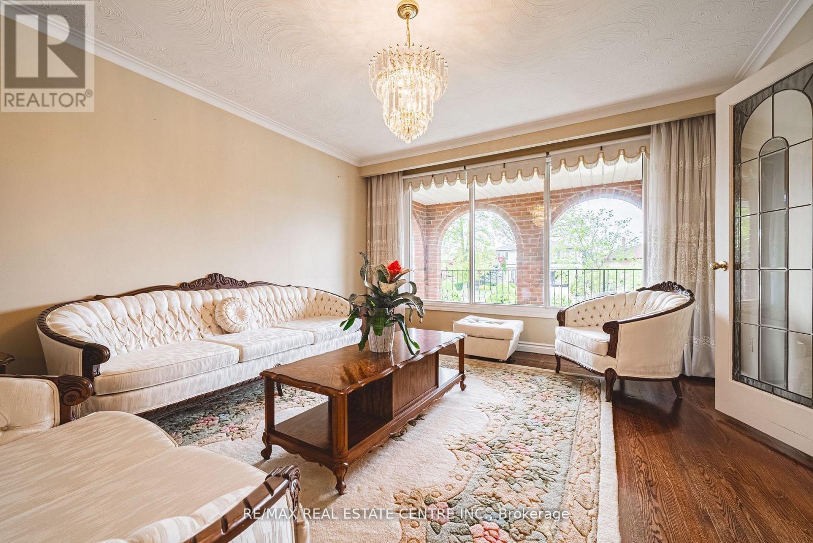 665 Woodbridge Avenue, Vaughan, Ontario  L4L 2T9 - Photo 12 - N12310349