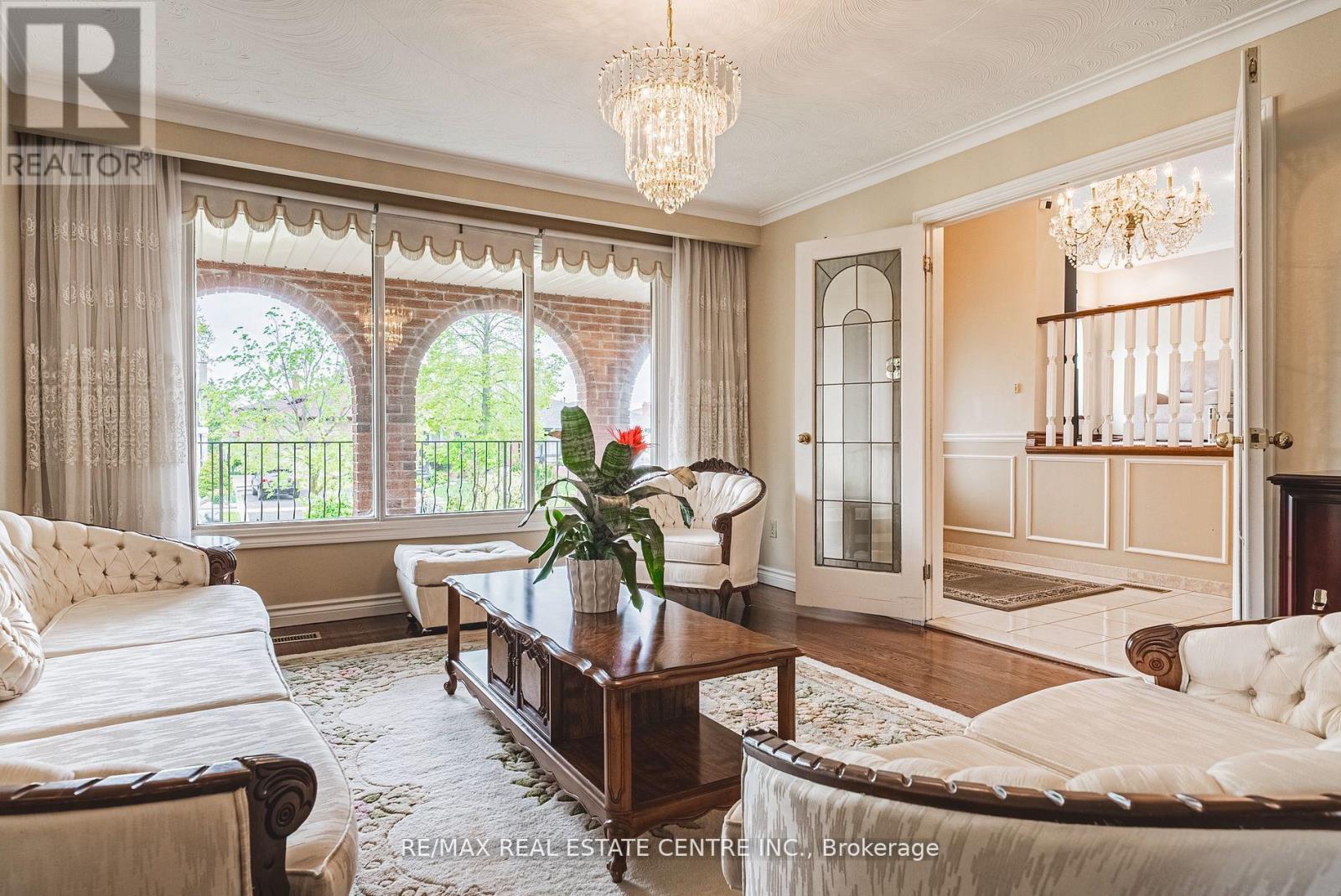 665 Woodbridge Avenue, Vaughan, Ontario  L4L 2T9 - Photo 13 - N12310349