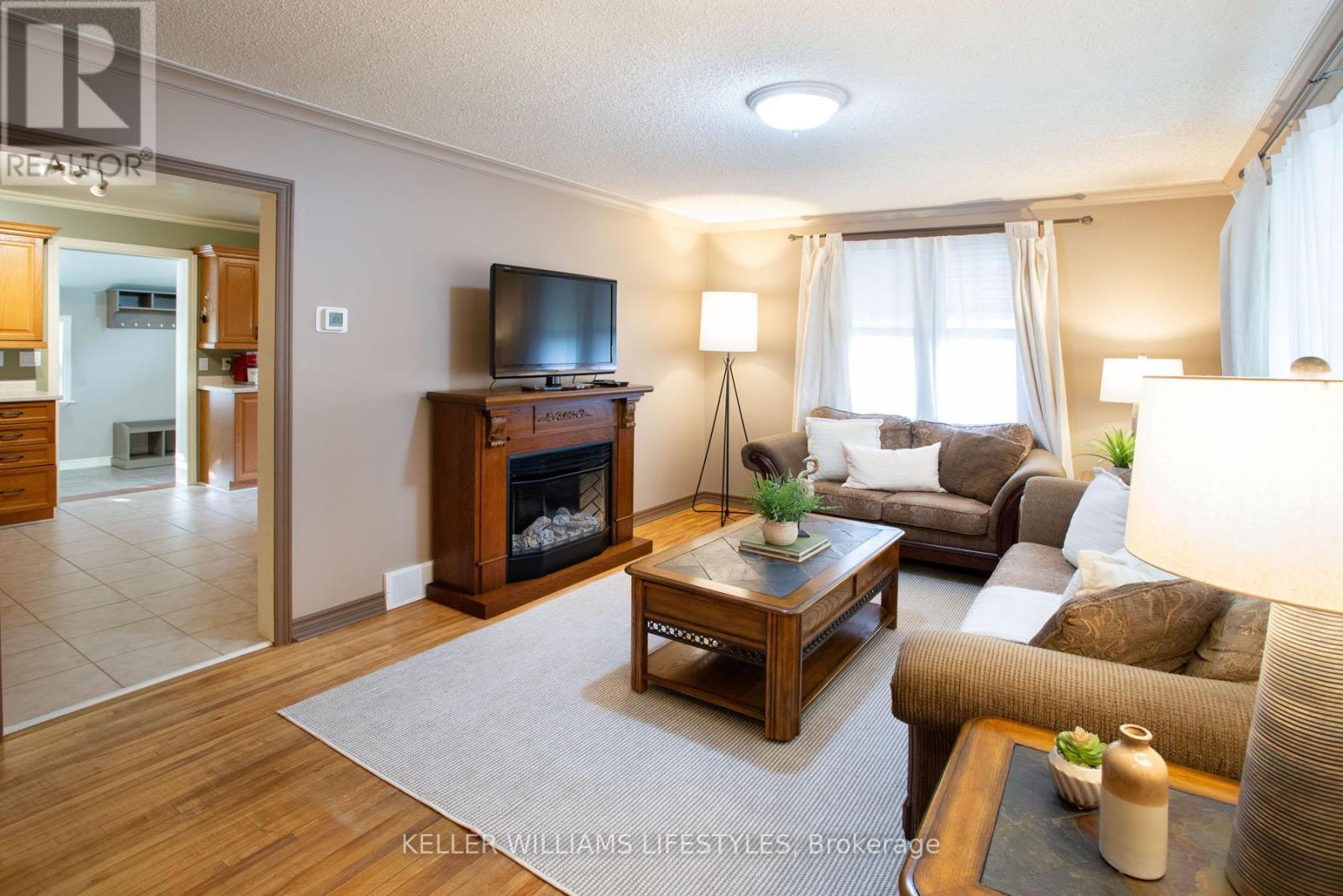 315 Fairview Avenue, London South, Ontario  N6C 4V1 - Photo 4 - X12481532