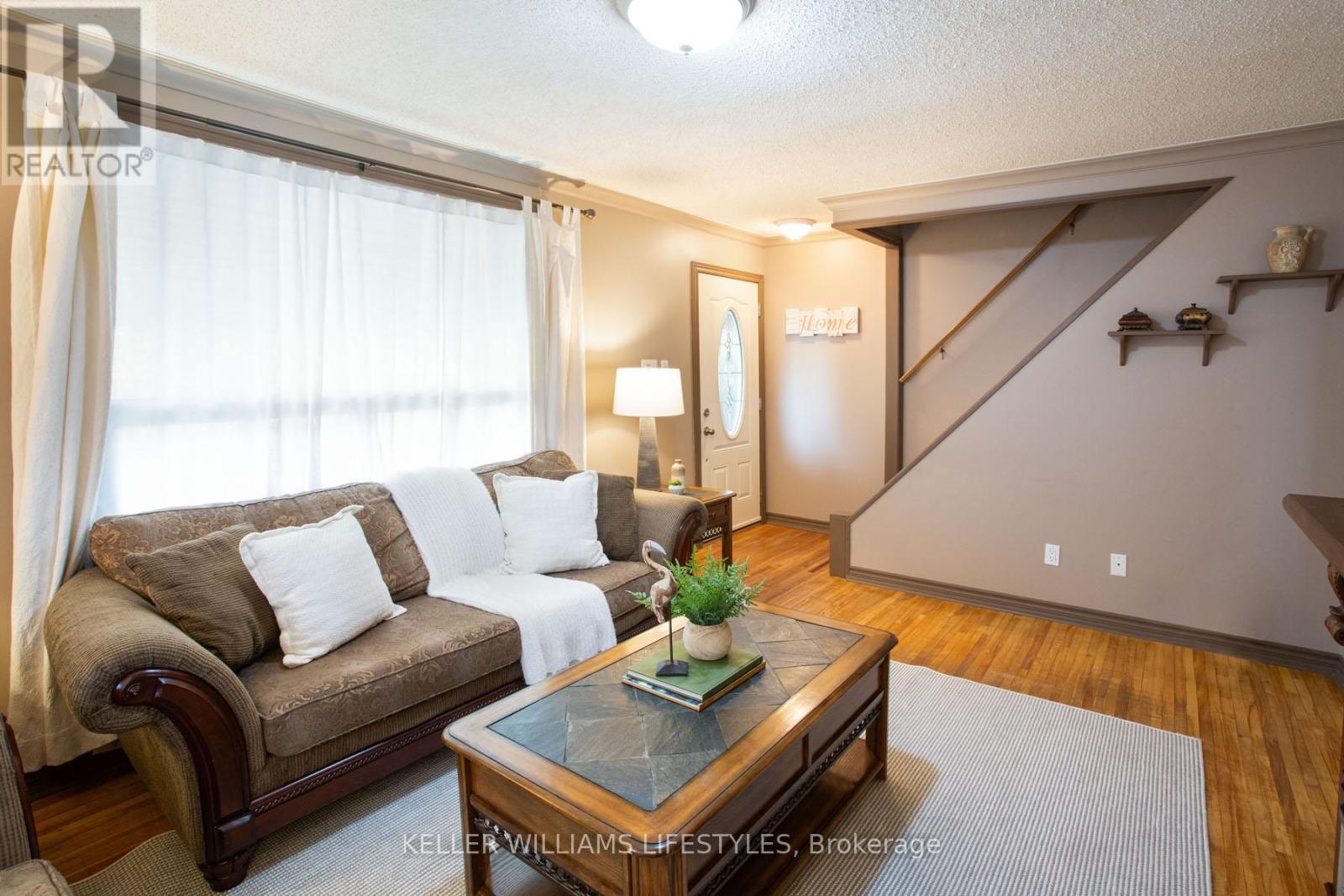 315 Fairview Avenue, London South, Ontario  N6C 4V1 - Photo 5 - X12481532