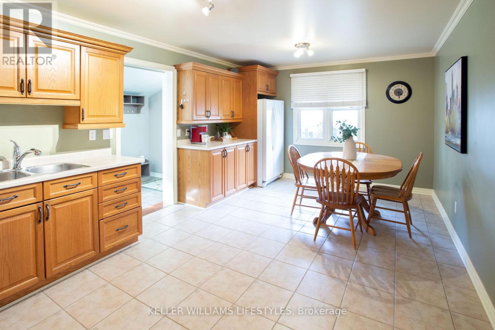 315 Fairview Avenue, London South, Ontario  N6C 4V1 - Photo 6 - X12481532