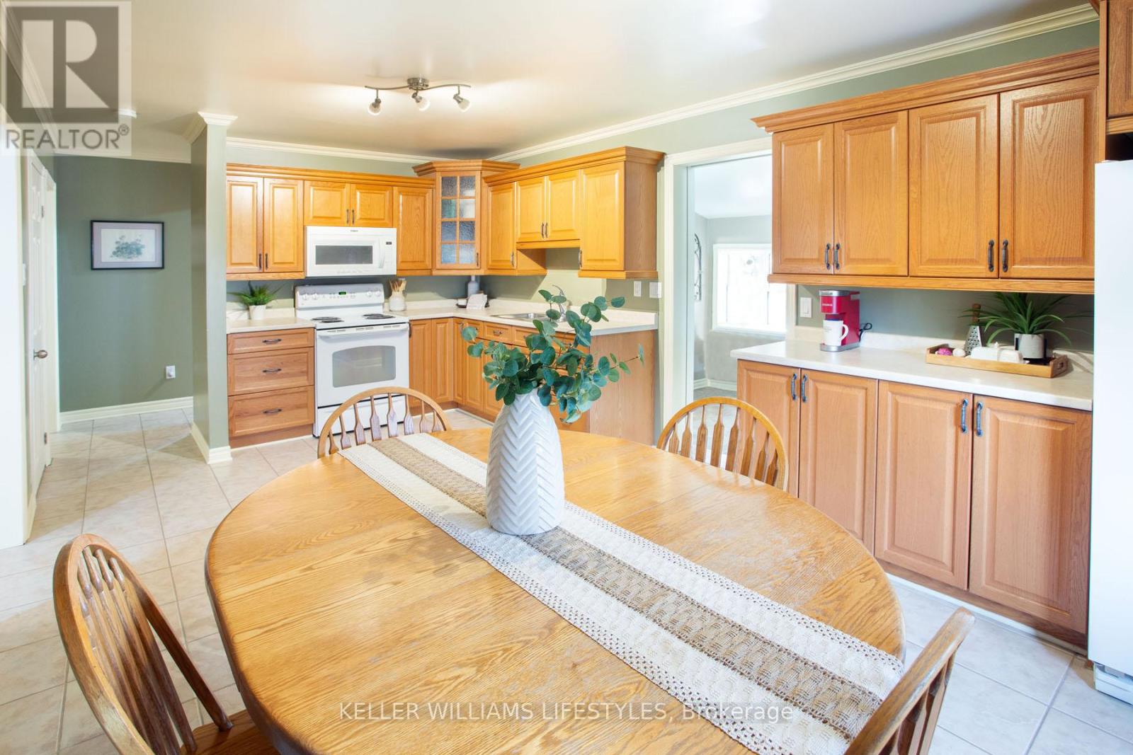 315 Fairview Avenue, London South, Ontario  N6C 4V1 - Photo 7 - X12481532