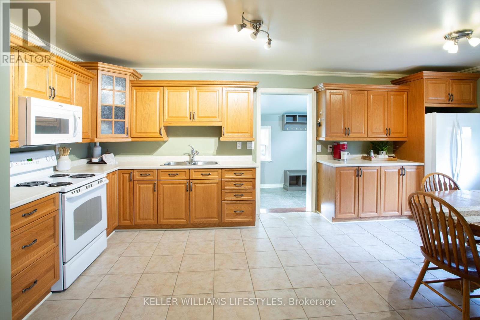 315 Fairview Avenue, London South, Ontario  N6C 4V1 - Photo 8 - X12481532