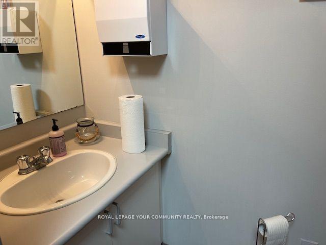 301 - 107 Holland Street E, Bradford West Gwillimbury, Ontario  L9N 1C3 - Photo 12 - N12411751