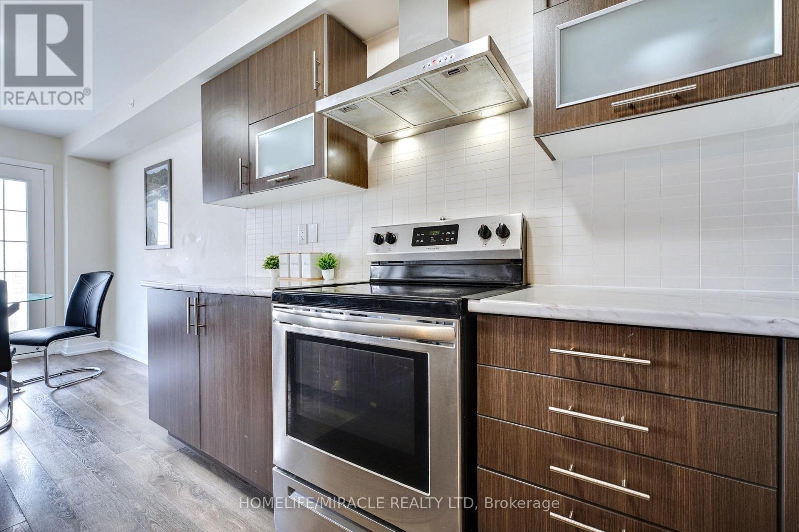 108 Golden Springs Drive, Brampton, Ontario  L7A 4N7 - Photo 13 - W12291563