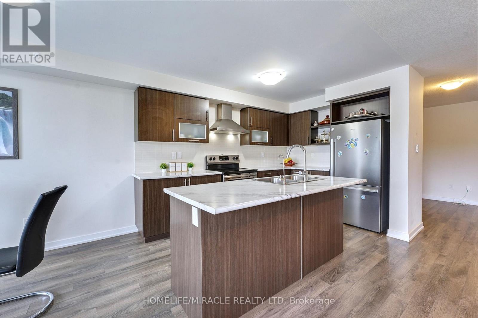 108 Golden Springs Drive, Brampton, Ontario  L7A 4N7 - Photo 11 - W12291563