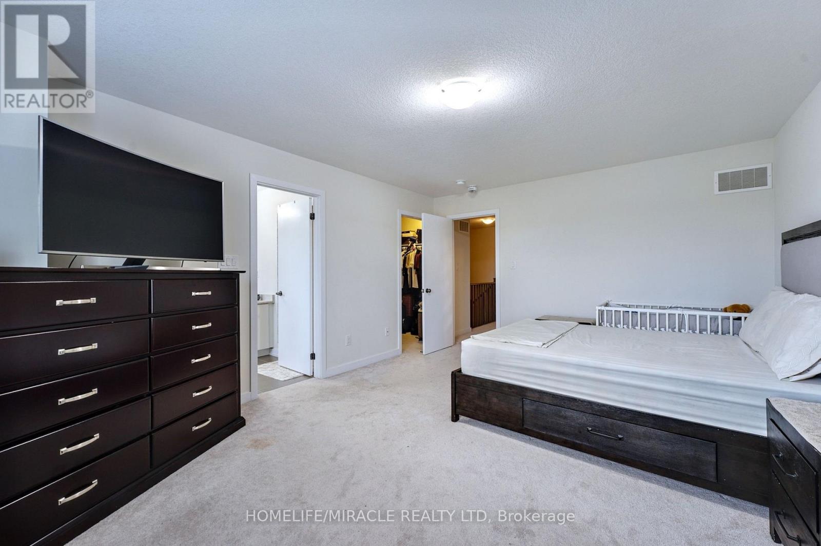 108 Golden Springs Drive, Brampton, Ontario  L7A 4N7 - Photo 23 - W12291563