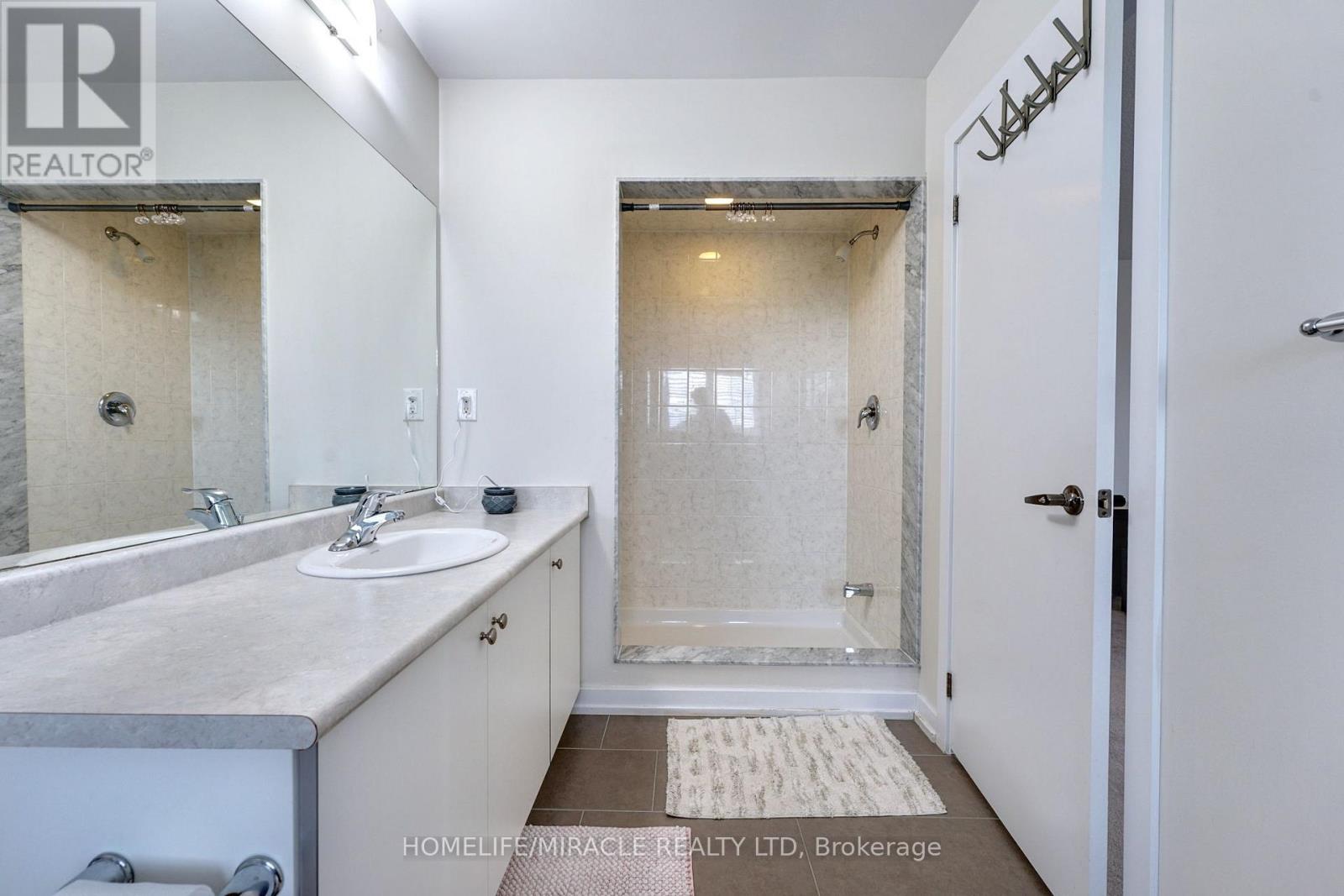 108 Golden Springs Drive, Brampton, Ontario  L7A 4N7 - Photo 25 - W12291563