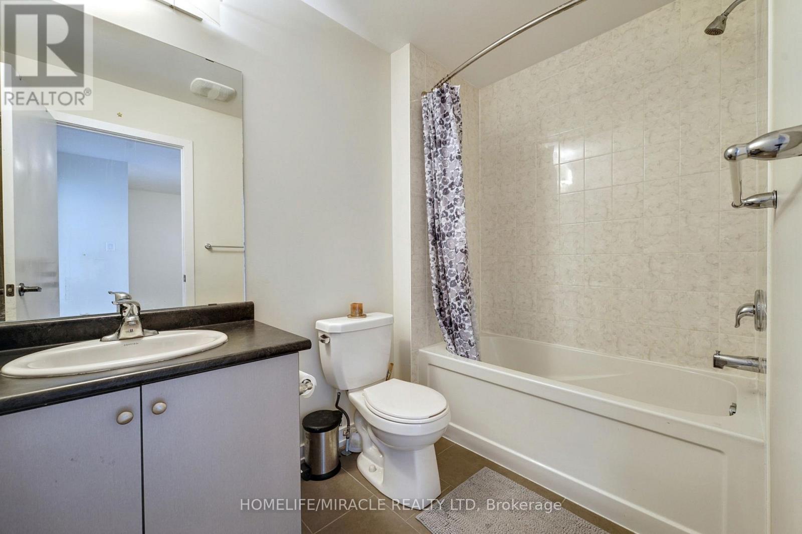 108 Golden Springs Drive, Brampton, Ontario  L7A 4N7 - Photo 27 - W12291563