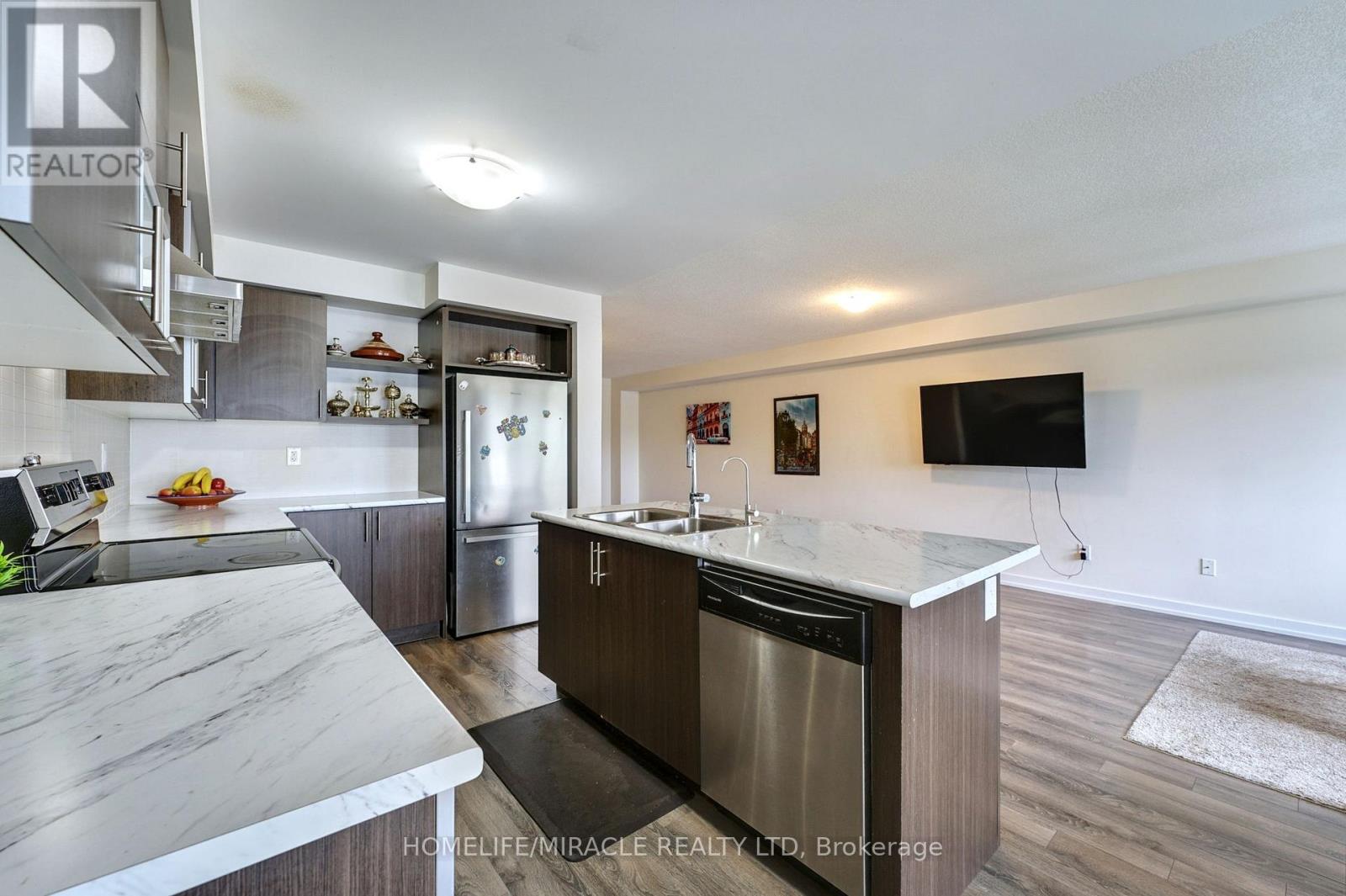 108 Golden Springs Drive, Brampton, Ontario  L7A 4N7 - Photo 12 - W12291563