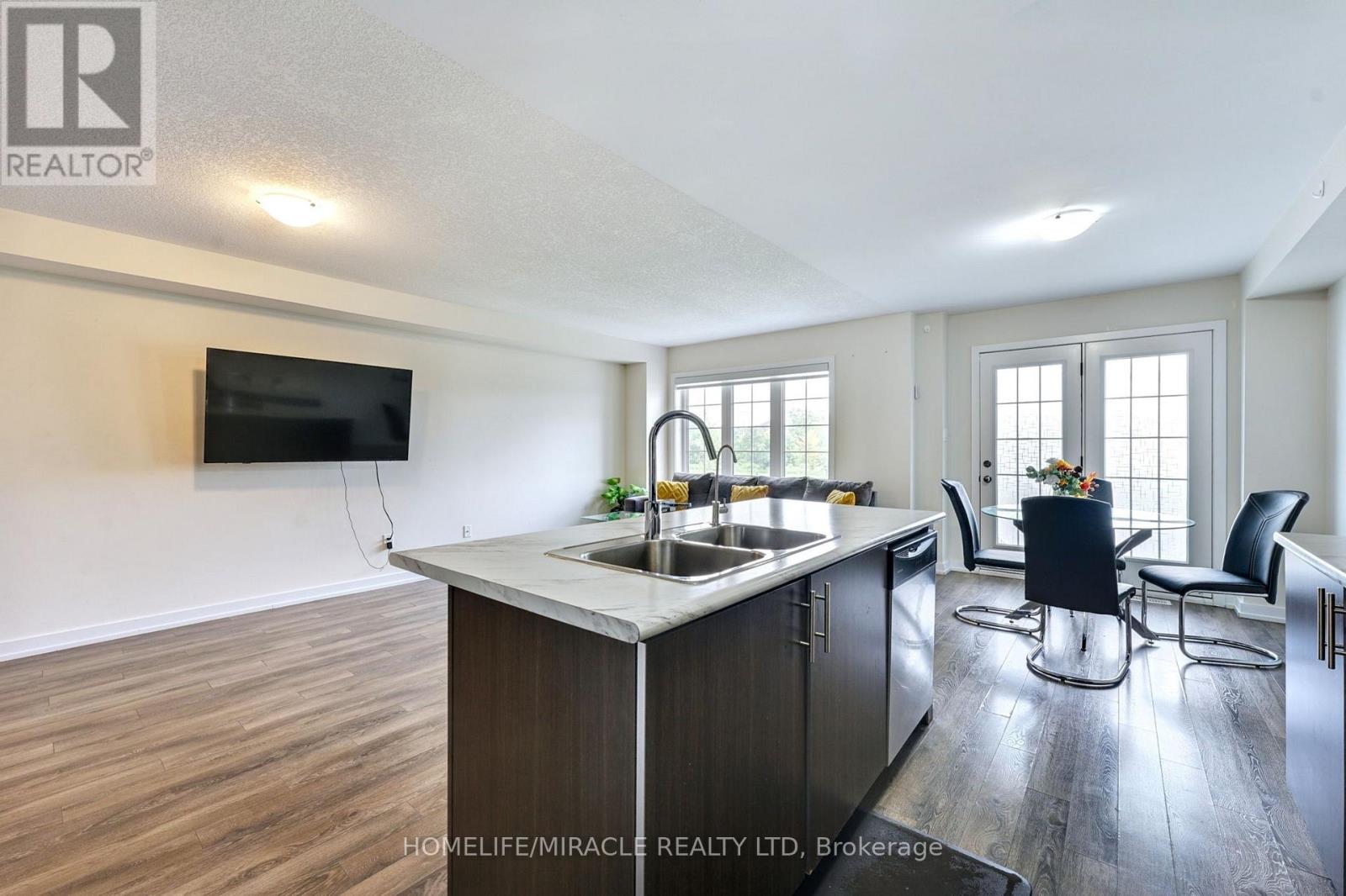 108 Golden Springs Drive, Brampton, Ontario  L7A 4N7 - Photo 14 - W12291563