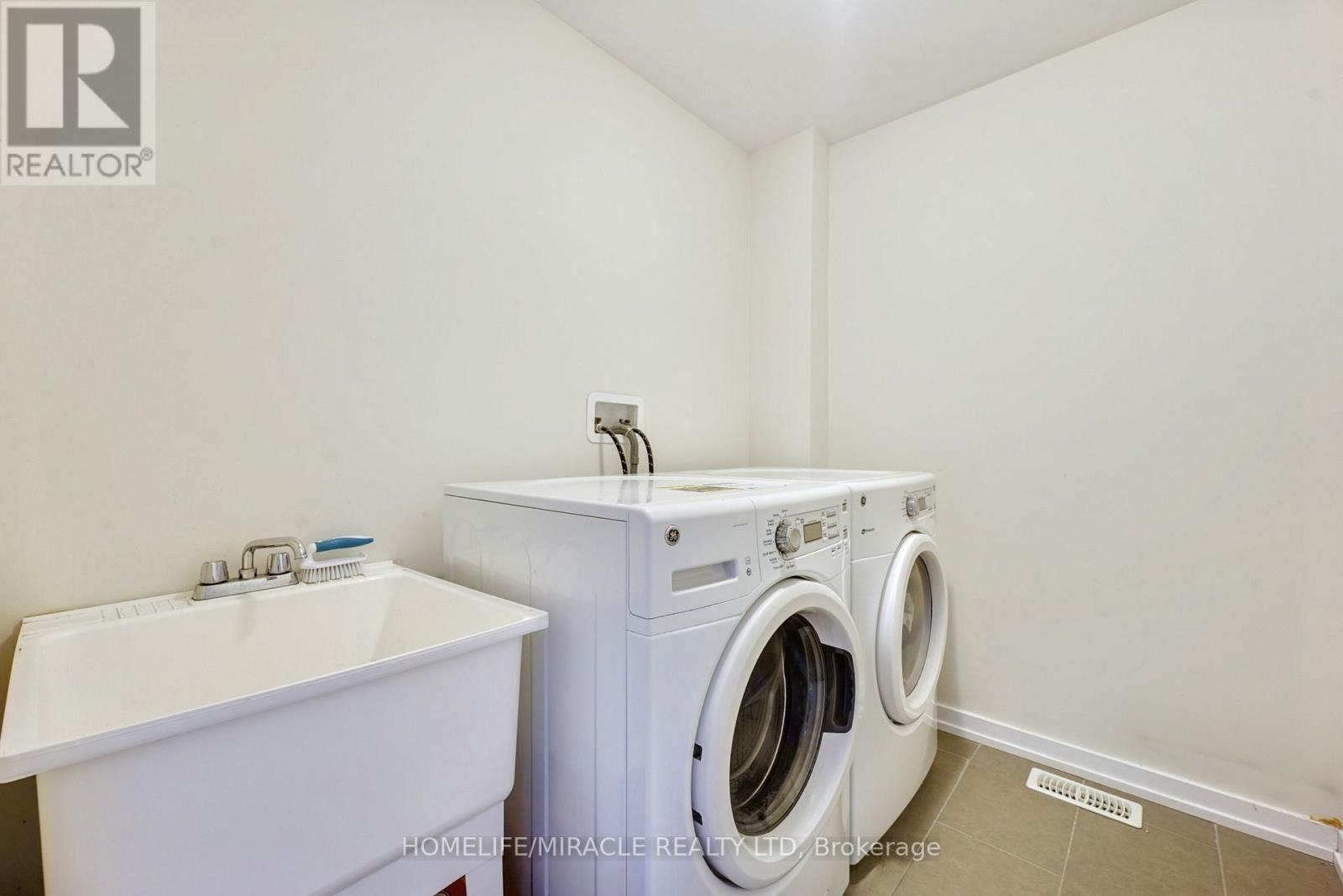 108 Golden Springs Drive, Brampton, Ontario  L7A 4N7 - Photo 29 - W12291563