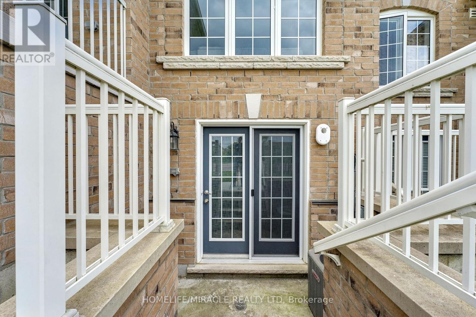 108 Golden Springs Drive, Brampton, Ontario  L7A 4N7 - Photo 30 - W12291563