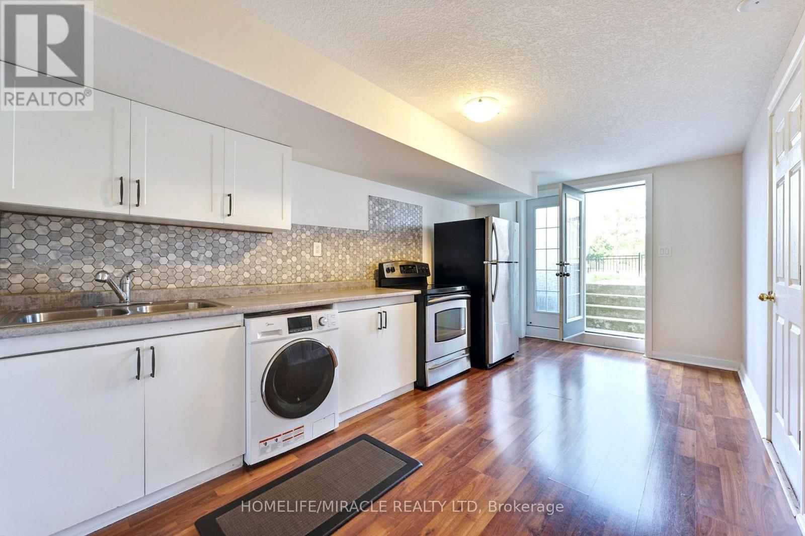108 Golden Springs Drive, Brampton, Ontario  L7A 4N7 - Photo 35 - W12291563