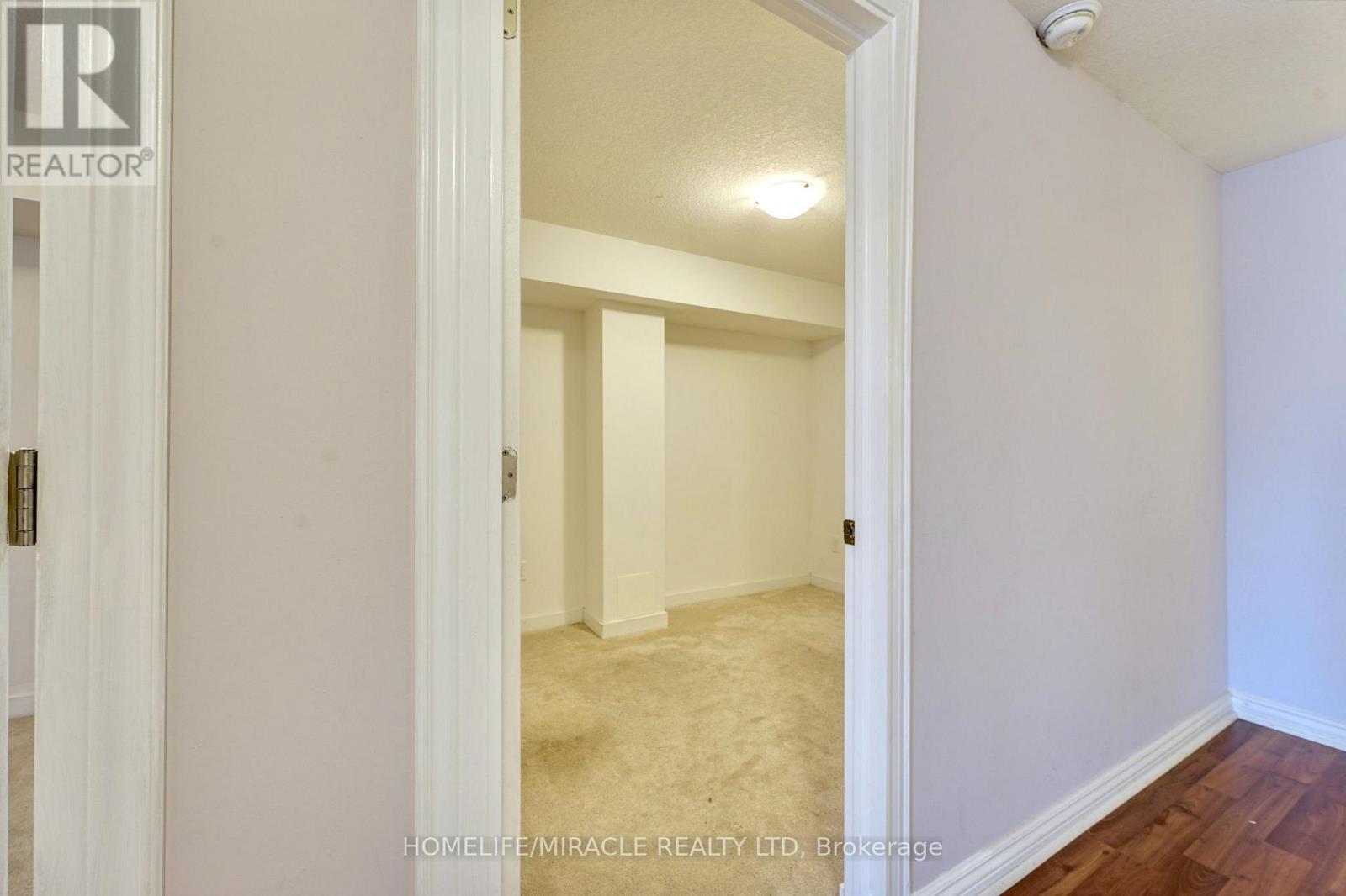 108 Golden Springs Drive, Brampton, Ontario  L7A 4N7 - Photo 39 - W12291563