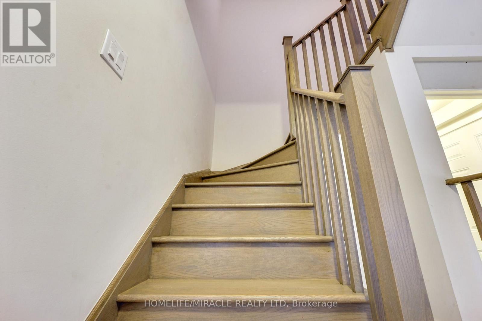 108 Golden Springs Drive, Brampton, Ontario  L7A 4N7 - Photo 20 - W12291563