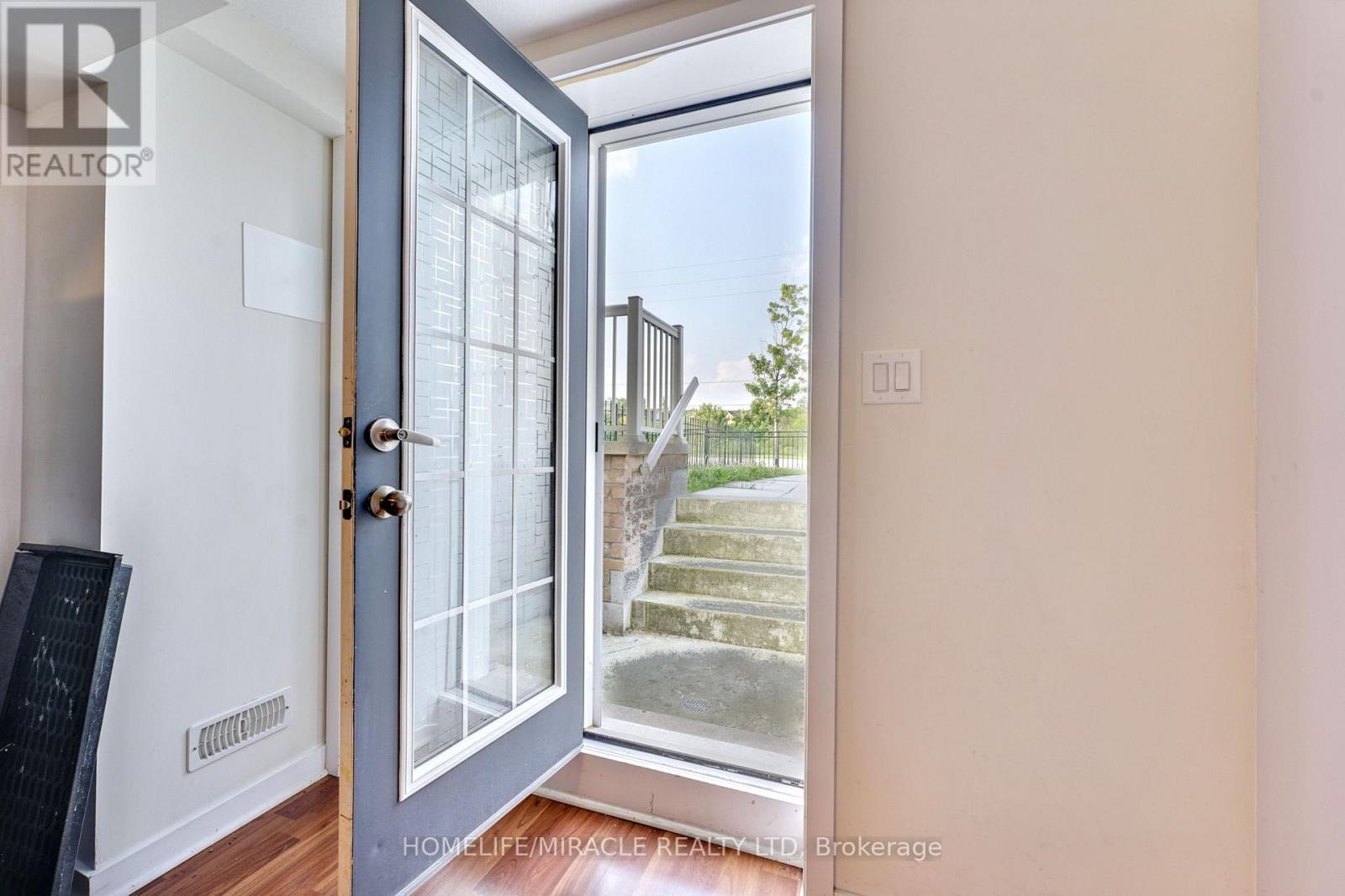 108 Golden Springs Drive, Brampton, Ontario  L7A 4N7 - Photo 31 - W12291563