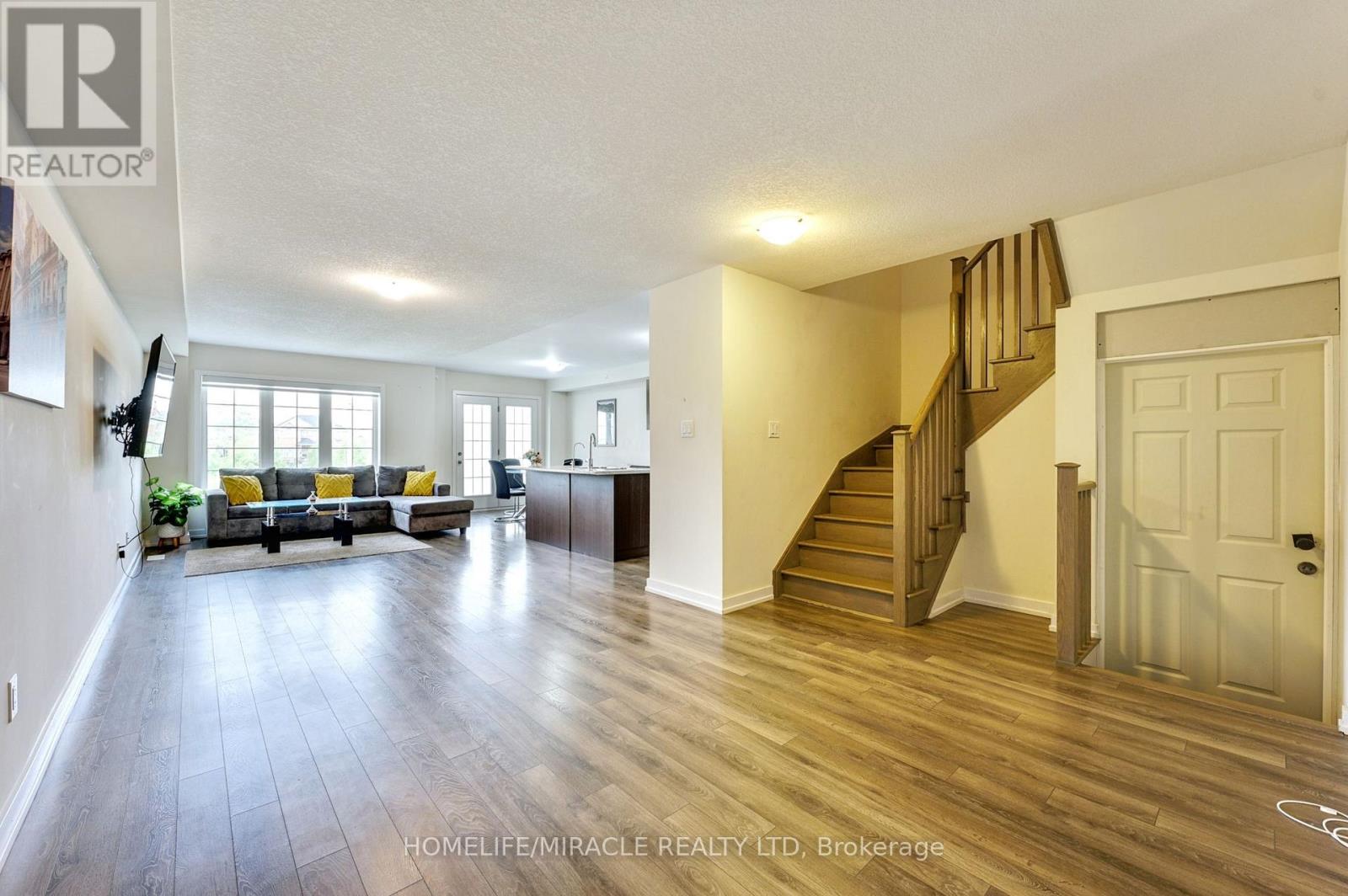 108 Golden Springs Drive, Brampton, Ontario  L7A 4N7 - Photo 6 - W12291563