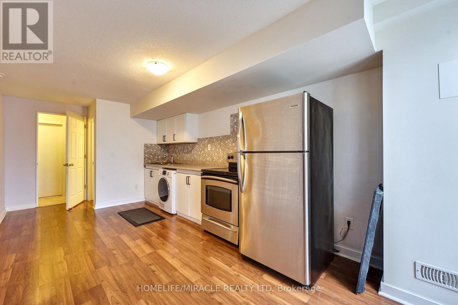 108 Golden Springs Drive, Brampton, Ontario  L7A 4N7 - Photo 32 - W12291563