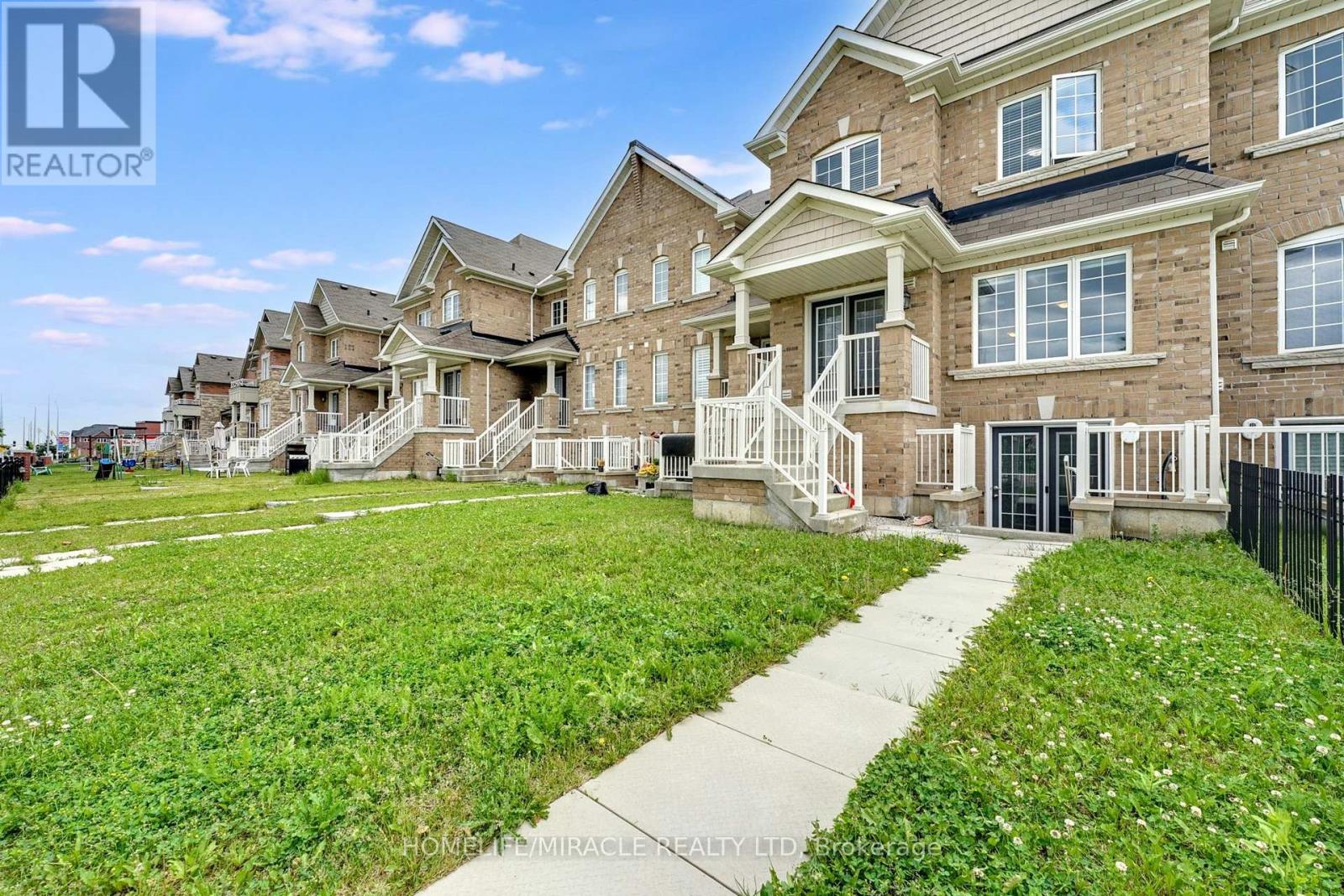 108 Golden Springs Drive, Brampton, Ontario  L7A 4N7 - Photo 41 - W12291563