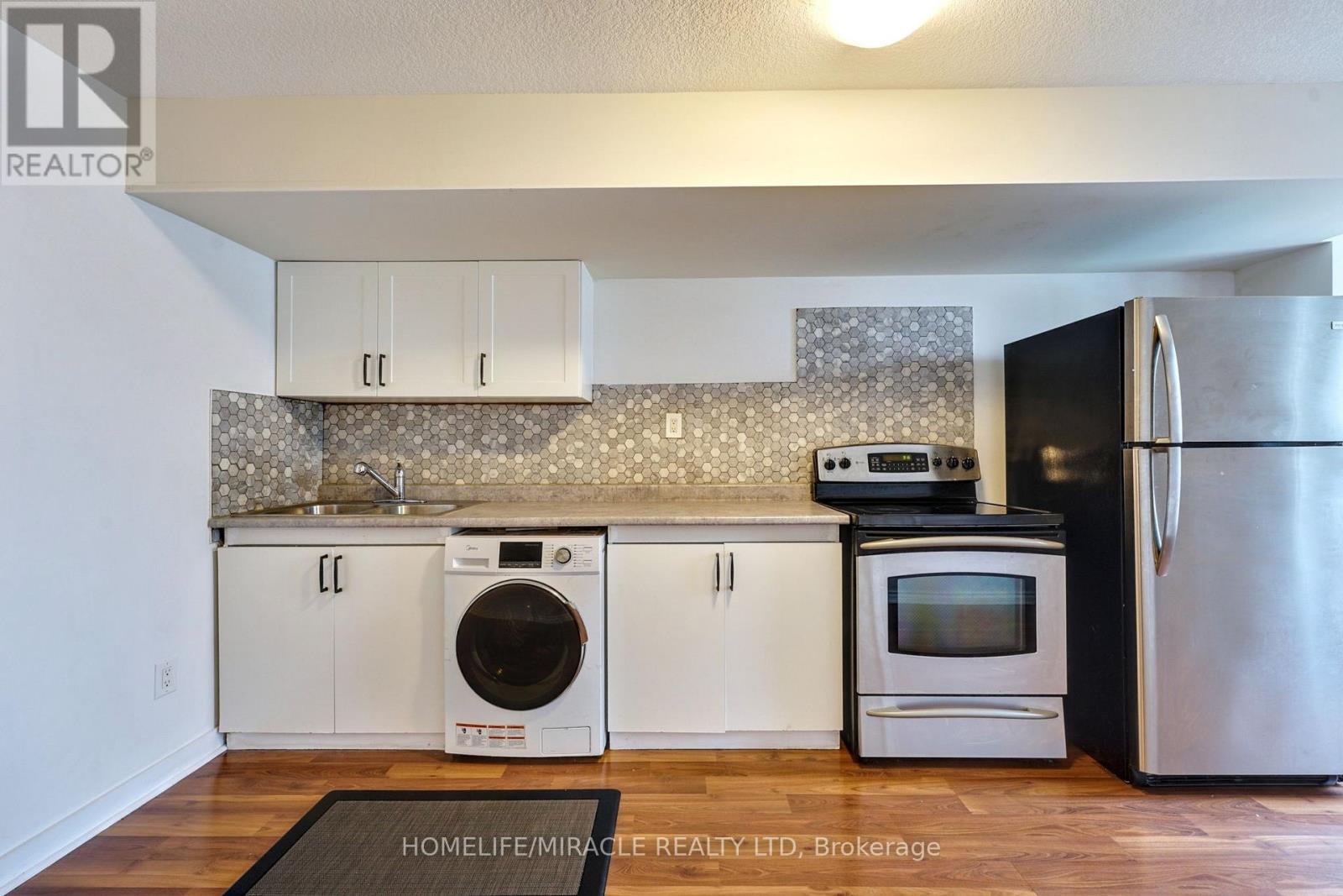 108 Golden Springs Drive, Brampton, Ontario  L7A 4N7 - Photo 33 - W12291563